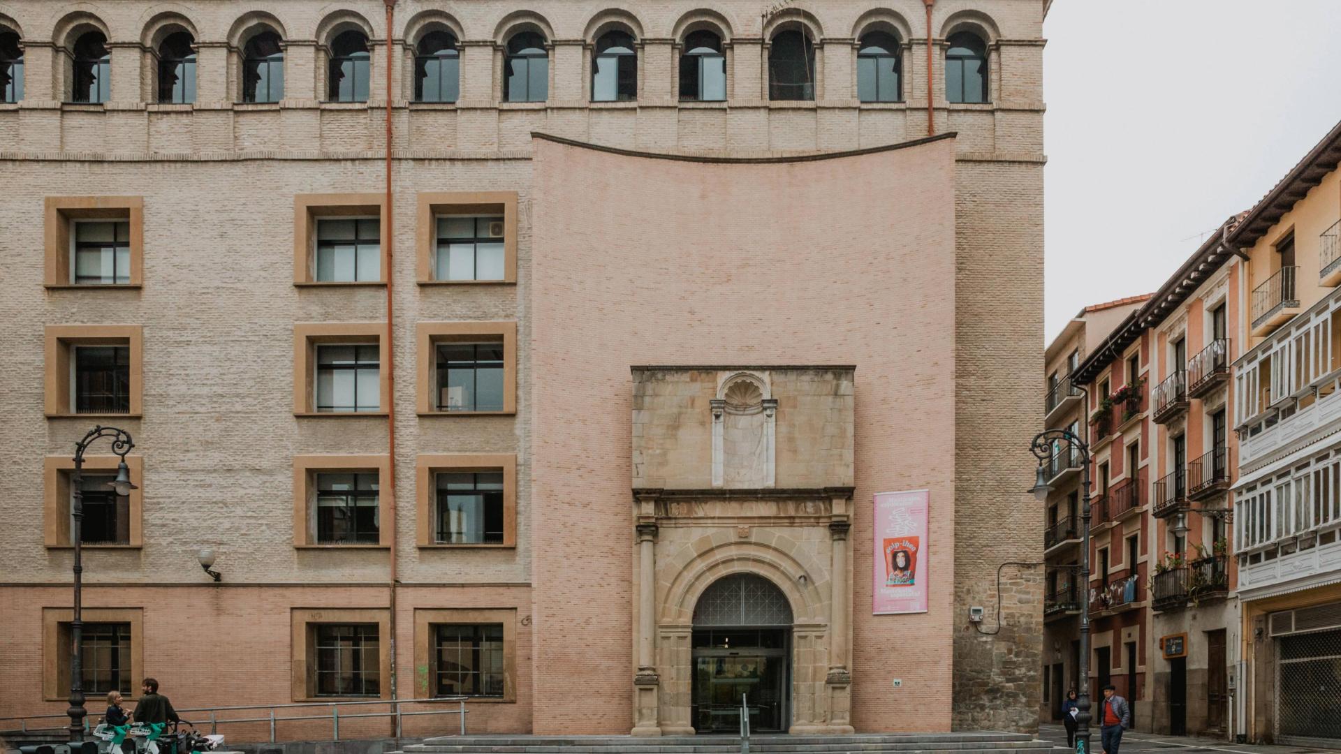 La Escuela Oficial de Idiomas de Pamplona, en la Plaza Compañía.