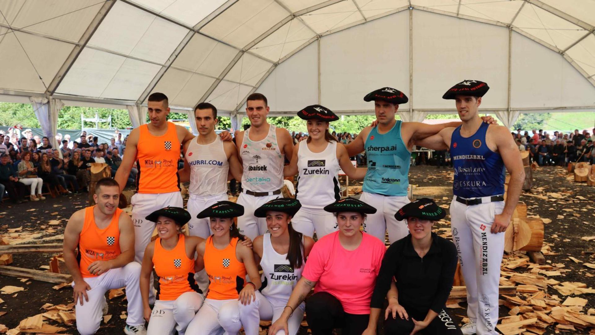 Todos los participantes en la exhibición.