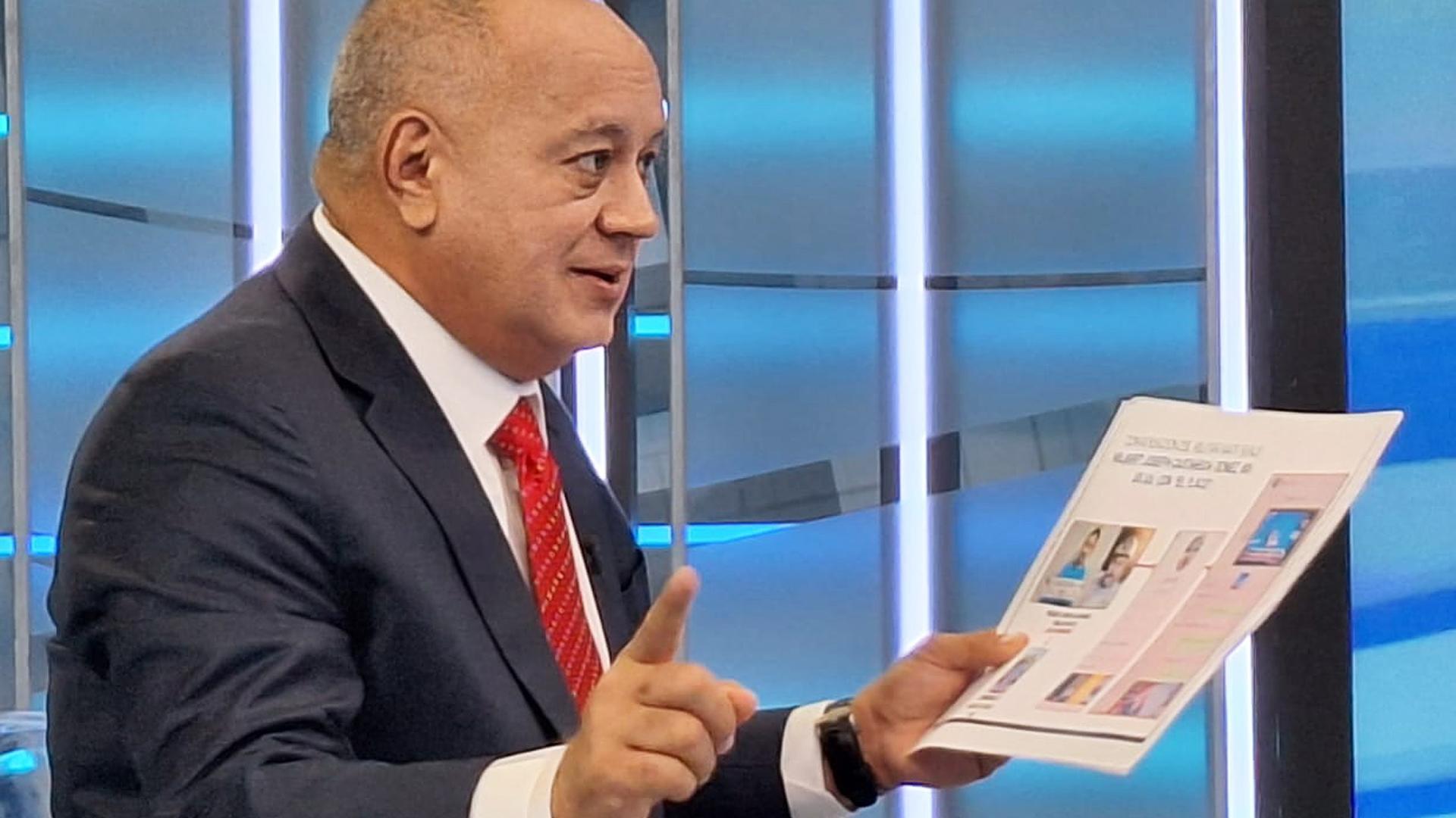 El ministro de Interior venezolano, Diosdado Cabello, dando información de las detenciones de dos persona presuntamente vinculadas con el CNI