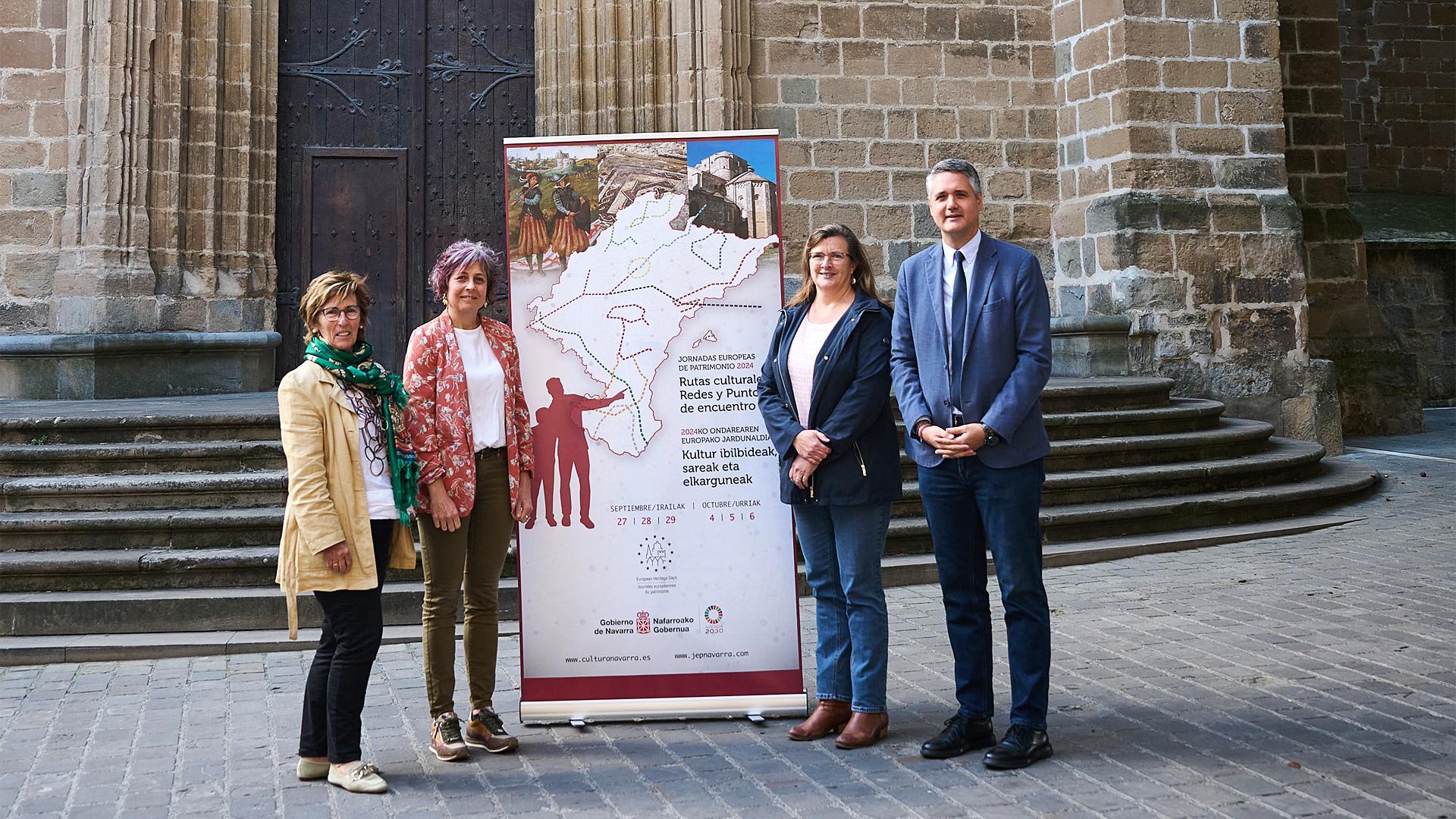 De izda.a dcha. la directora del Servicio de Patrimonio, Susana Herreros; la consejera Esnaola; la técnico superior restauradora Alicia Ancho; y el director general de Cultura-Institución Príncipe de Viana