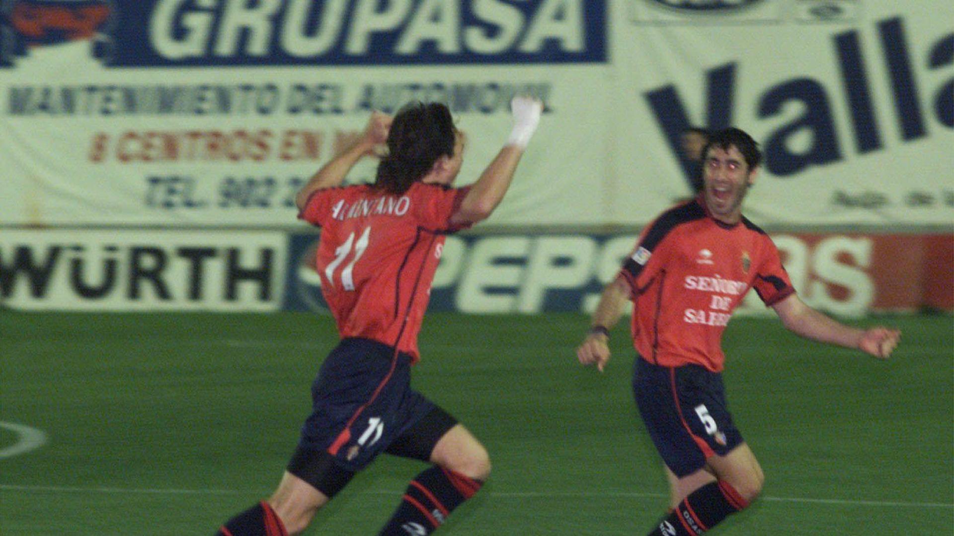 Mariano Andrés Armentano celebra con Fran Jusué el gol más madrugador de la historia de Osasuna en Vallecas. Era octubre de 2001