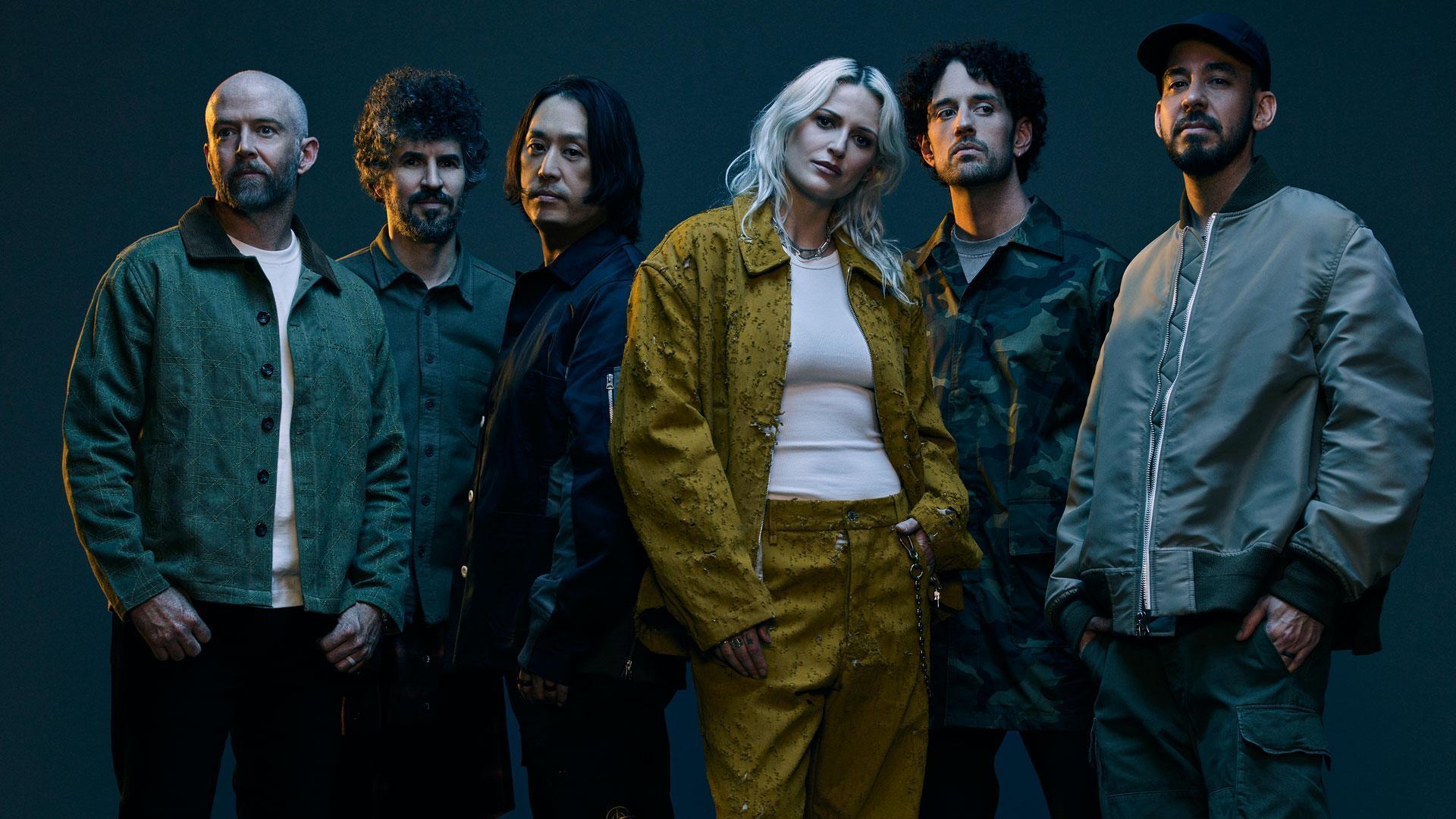 Dave Farrell, Brad Delson, Joe Hahn, Emily Armstrong, Colin Brittain y Mike Shinoda, componentes de Linkin Park en su regreso