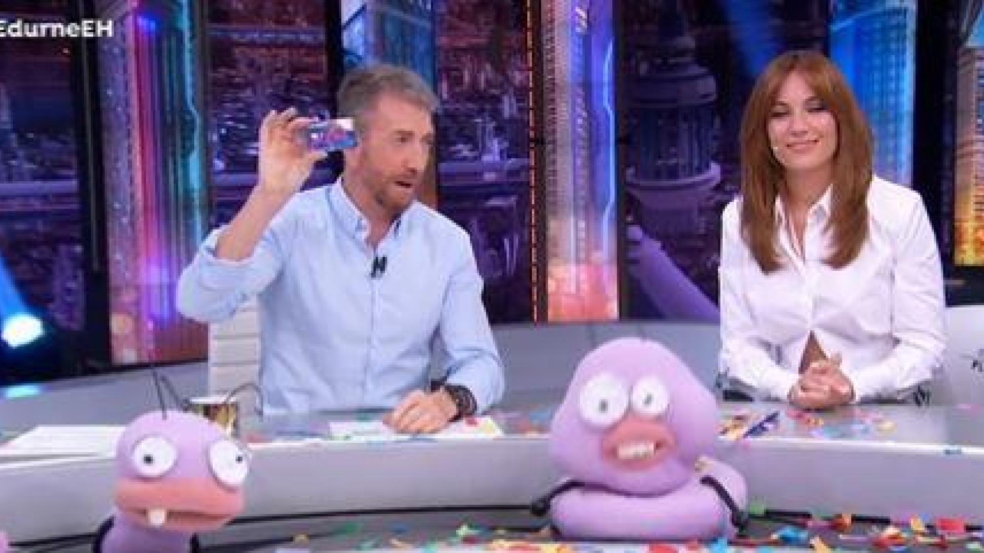 Pablo Motos y la cantante Edurne, este lunes en el programa de El Hormiguero
