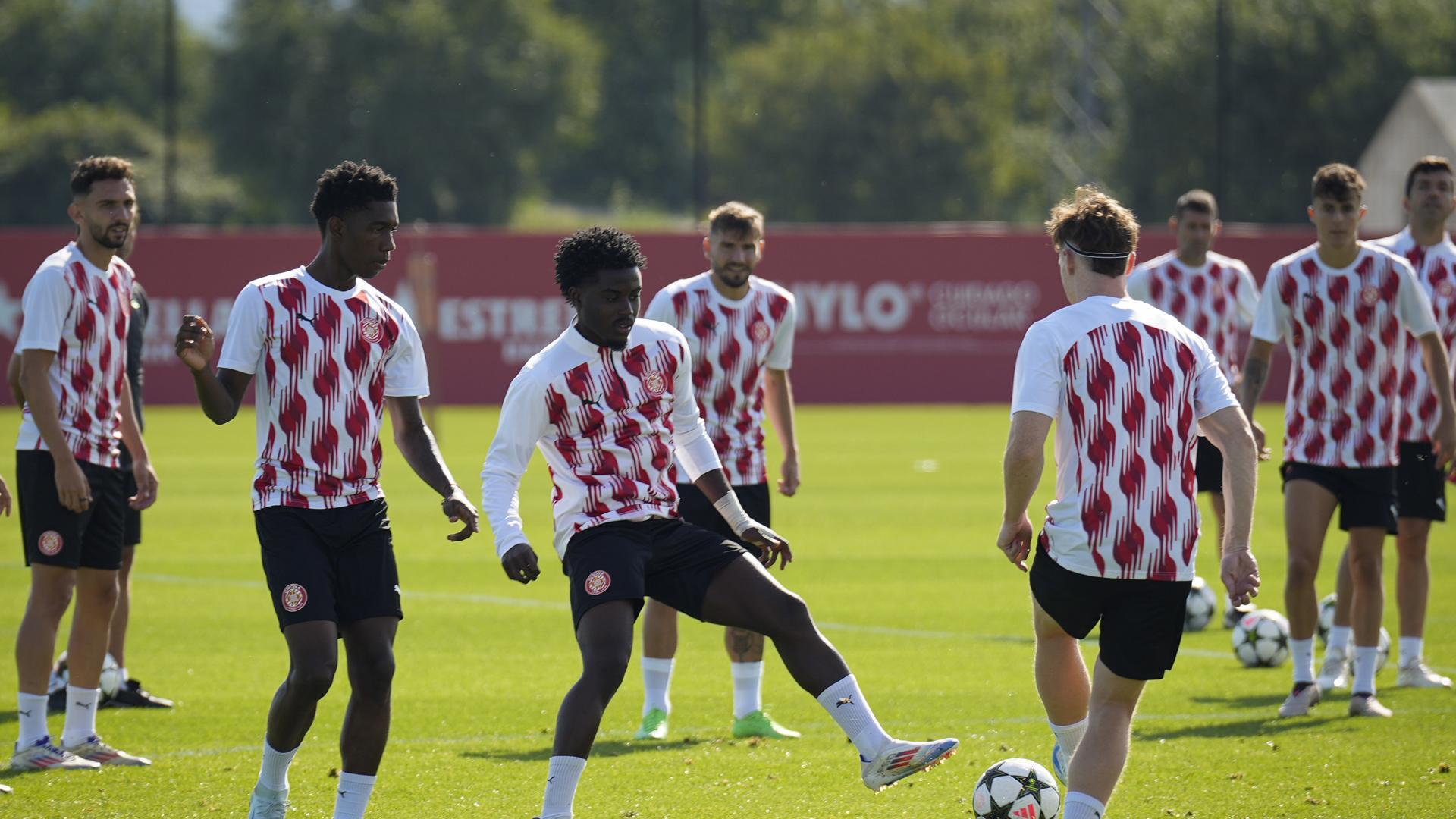 Los jugadores del Girona, en el entrenamiento de este martes 17 de septiembre