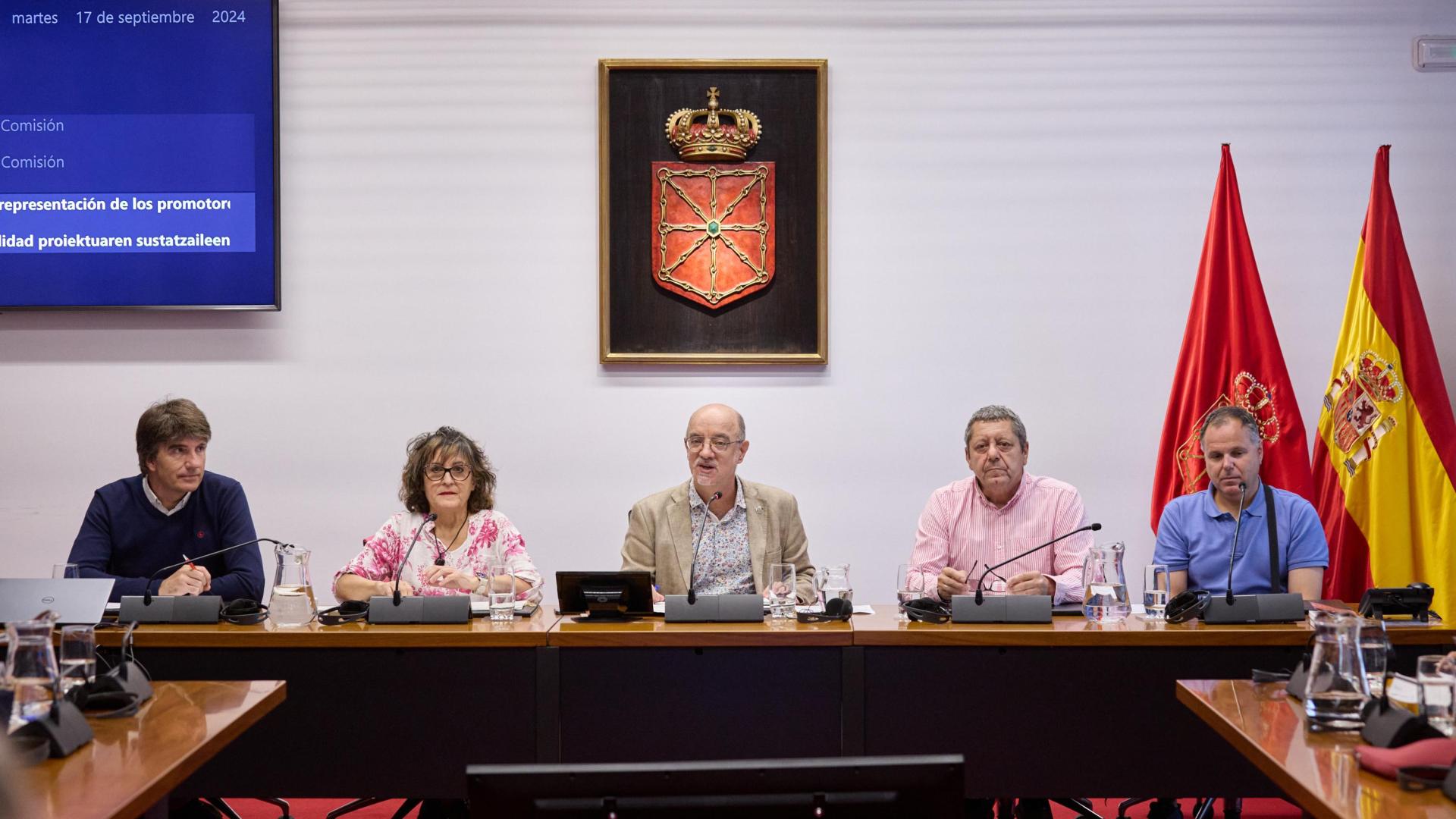 Elena Aisa, Javier Arza (parlamentario), Francisco Carcavilla y Pablo Segura en el Parlamento foral.