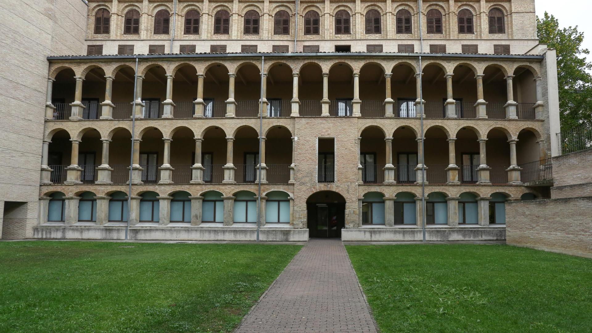 El patio del Palacio de Ezpeleta, donde se ubica la Escuela Oficial de Idiomas a Distancia.