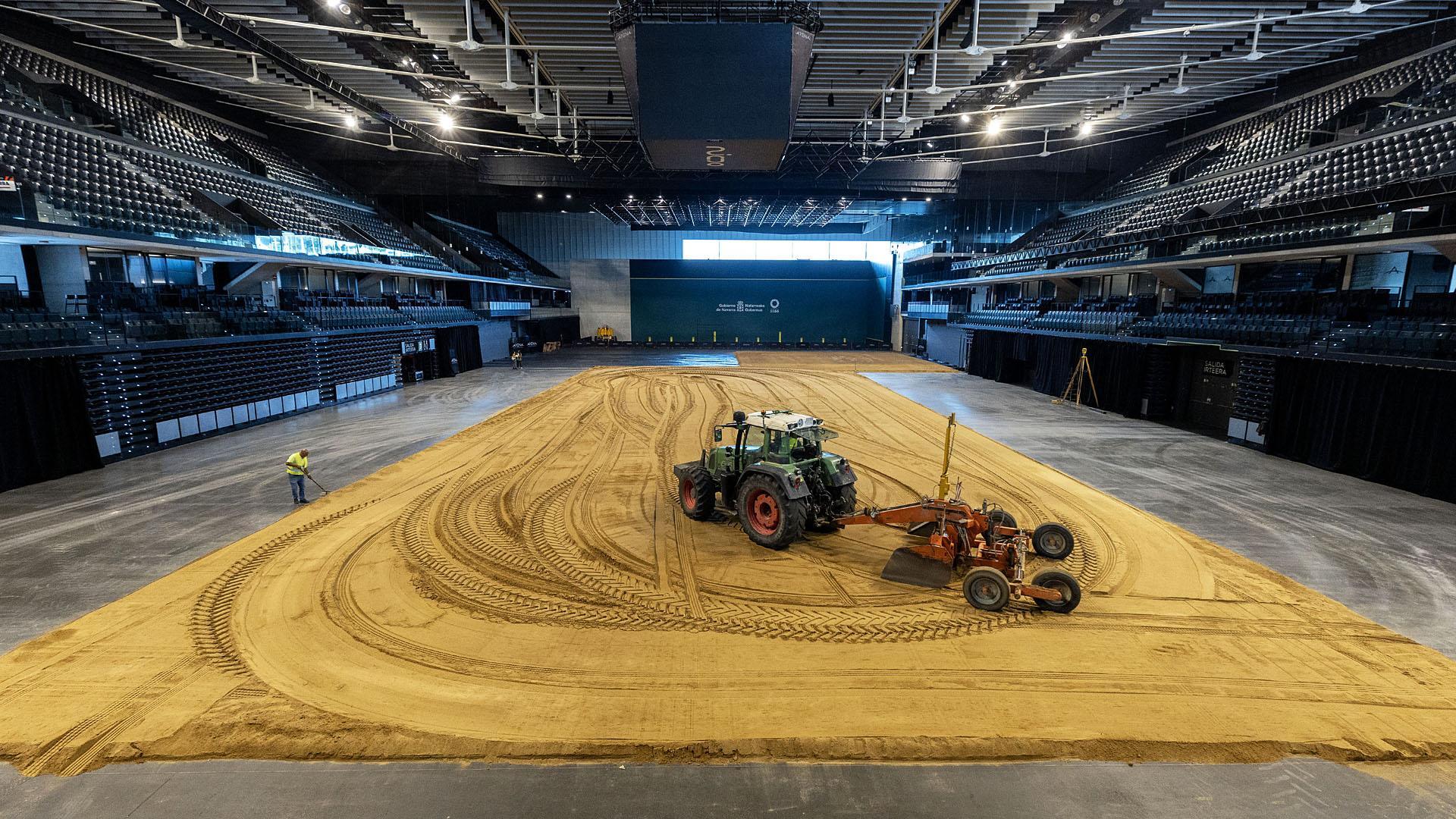 Vídeo con la transformación del Navarra Arena en pista ecuestre