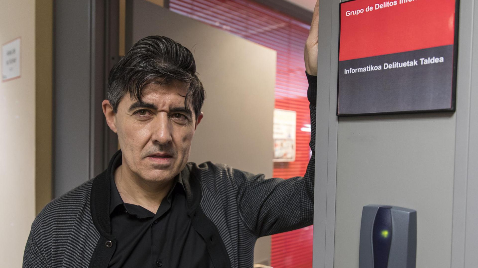 Juan Santiago, del grupo de Delitos Informáticos de Policía Foral