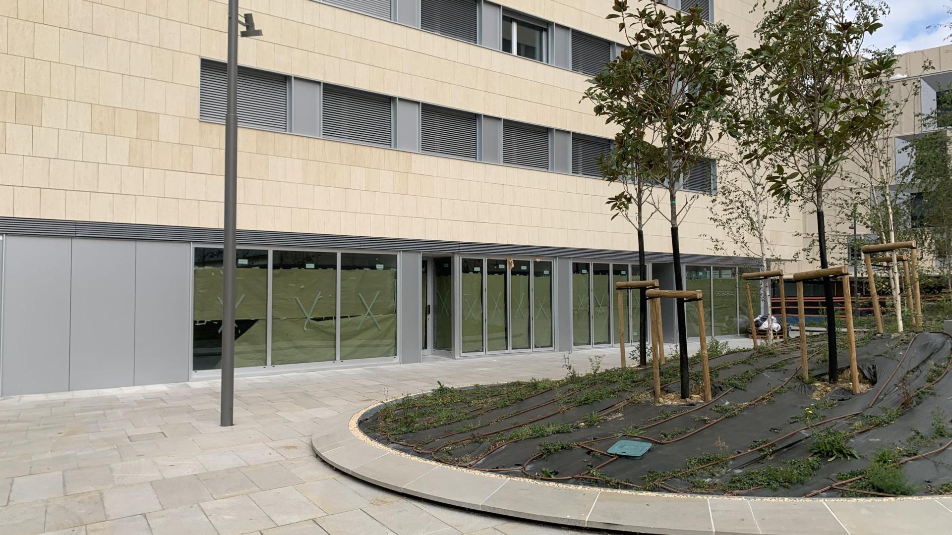 La cafetería acristalada Gosaria, en la plaza de Salesianos de Pamplona