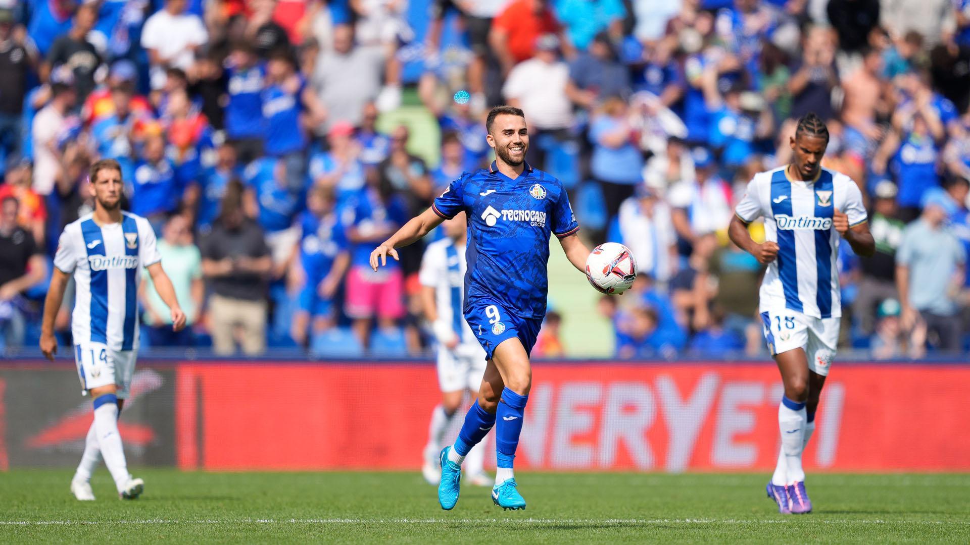 Borja Mayoral del Getafe CF celebra un gol durante el partido contra el Leganés