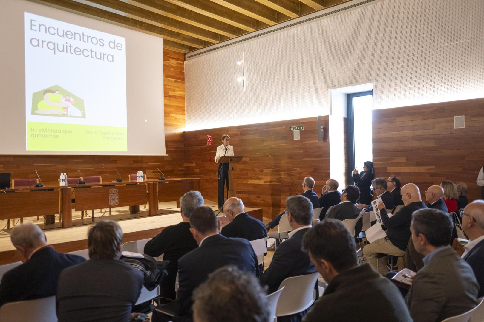 María Chivite en la inauguración de la jornada de la mañana en el Archivo Real y General de Navarra
