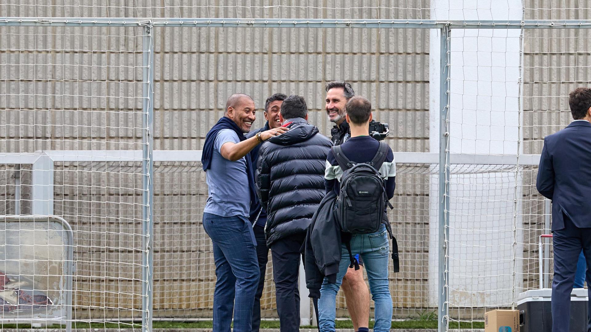 Mauro Silva y Paulinho, con Braulio Vázquez y Vicente Moreno este jueves en Tajonar