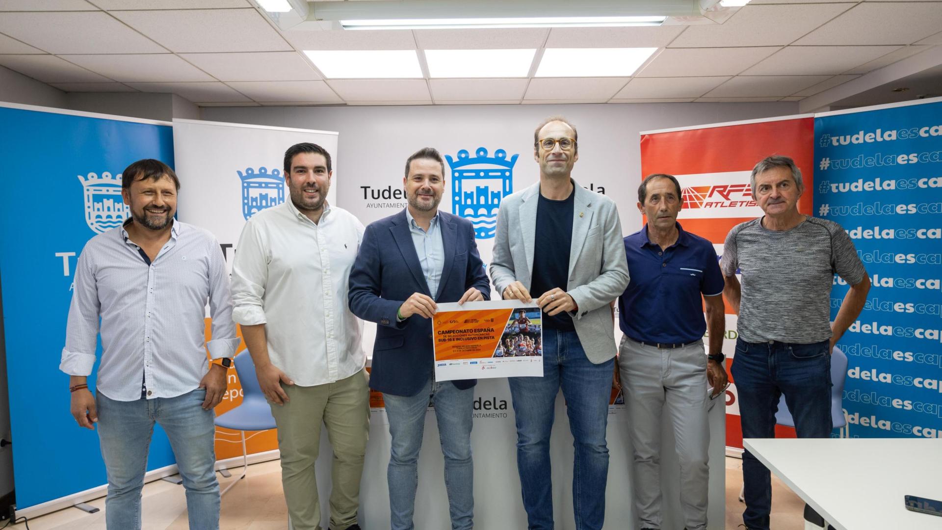 De izda. a dcha.: Fernando Litago Gil (Club Ribera Atlético); Martín López Villacastín (concejal de Deportes de Tudela); Alejandro Toquero Gil (alcalde); Jorge Aguirre Oviedo (director gerente del Instituto Navarro del Deporte); y Juan José Vizcay Zalba y Pablo Volea Goñi (vocales de la Federación Navarra de Atletismo)