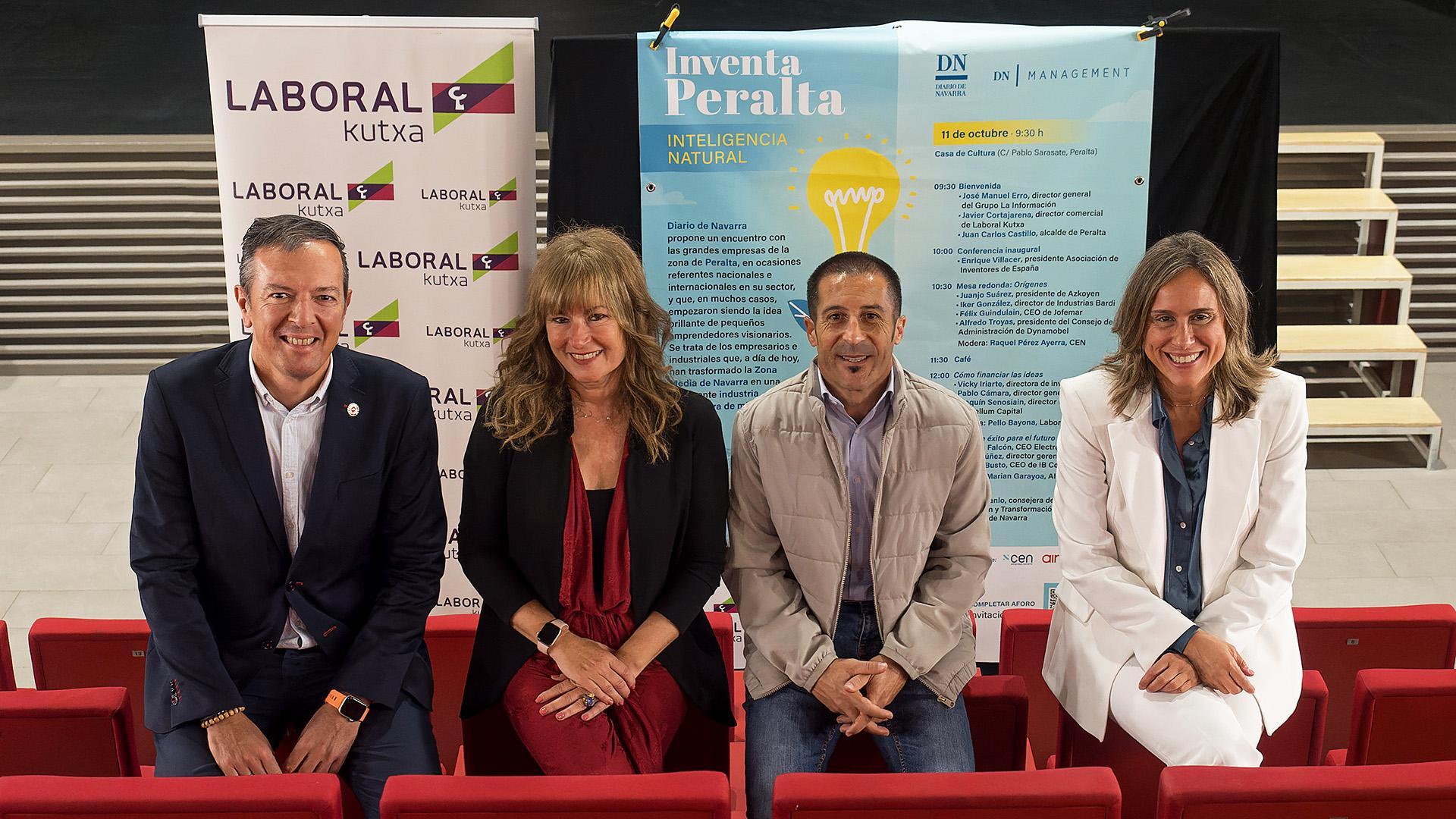 Desde la izda., Eduardo Elizalde, de Laboral Kutxa; Belén Galindo, responsable de comunicación del Grupo La Información; Juan Carlos Castillo, alcalde de Peralta; y Alicia Nicolás, directora comercial de Brandok, ayer en la presentación de Inventa Peralta