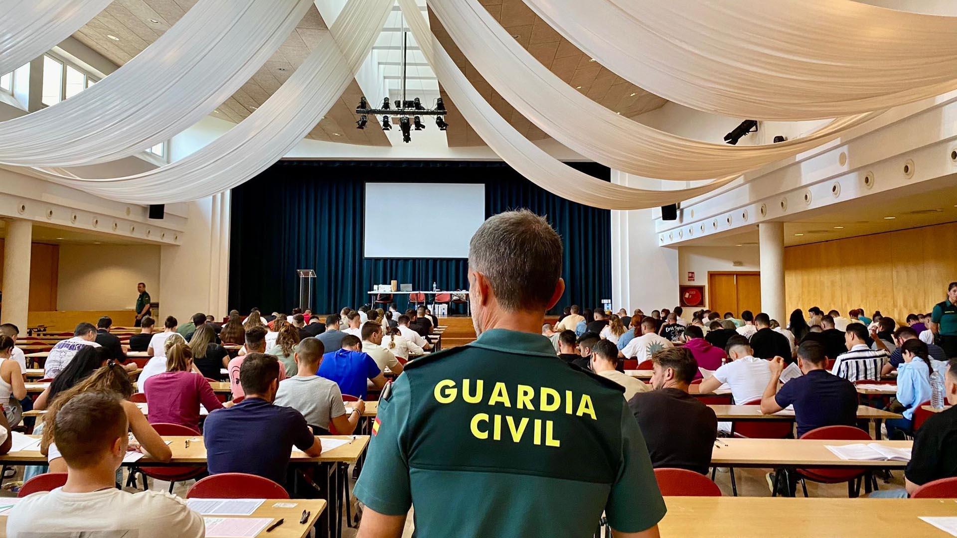 Aspirantes en la prueba de oposición este sábado en Baleares para ingresar en la Guardia Civil