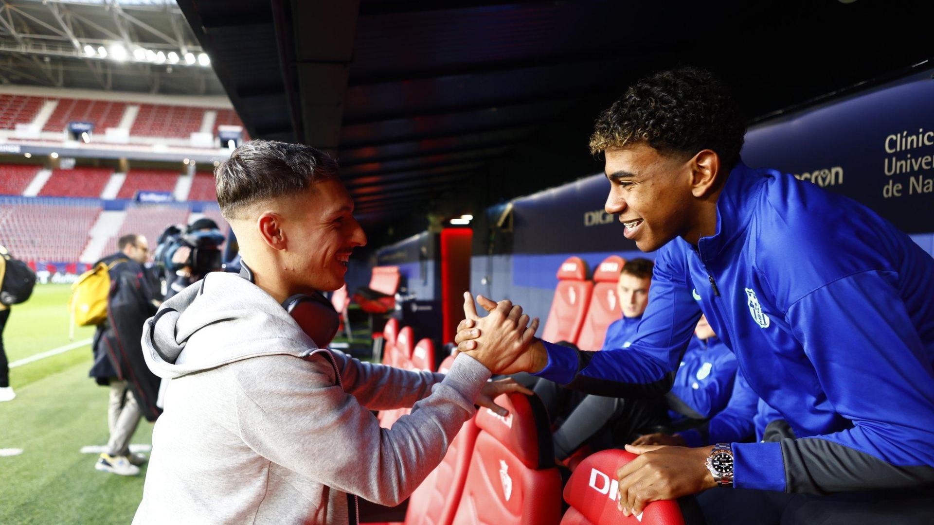 El saludo de Bryan y Lamine antes del partido de esta noche