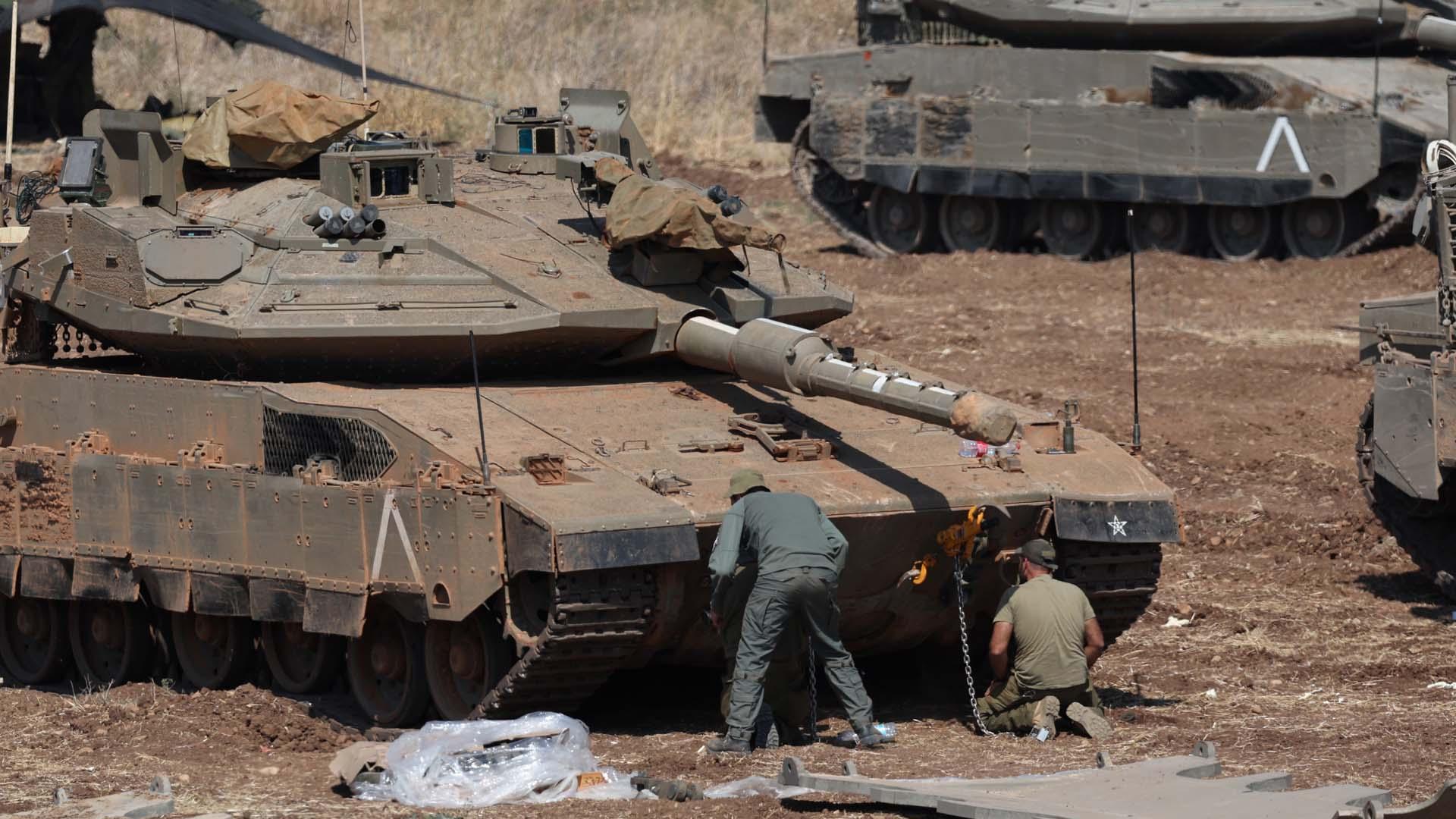 Israel ha desplegado soldados, tanques y blindados en la frontera