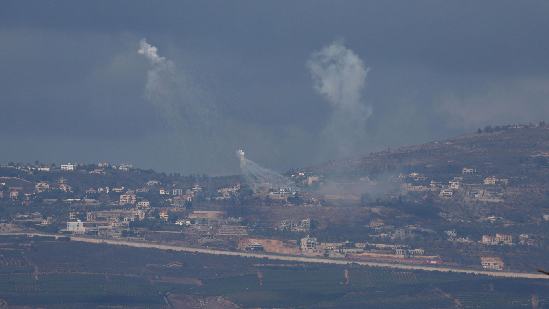 La artillería israelí bombardea la aldea de Odaisseh, en el sur del Líbano