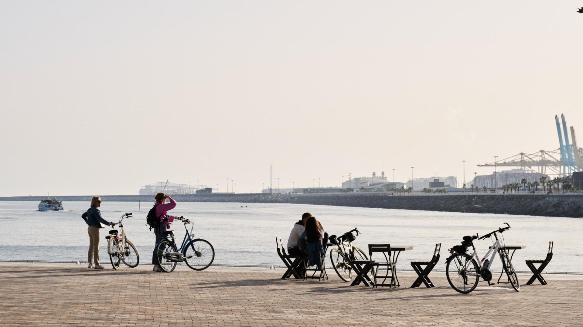 El mirador de la Nova Bocana ofrece panorámicas privilegiadas del Port de Barcelona