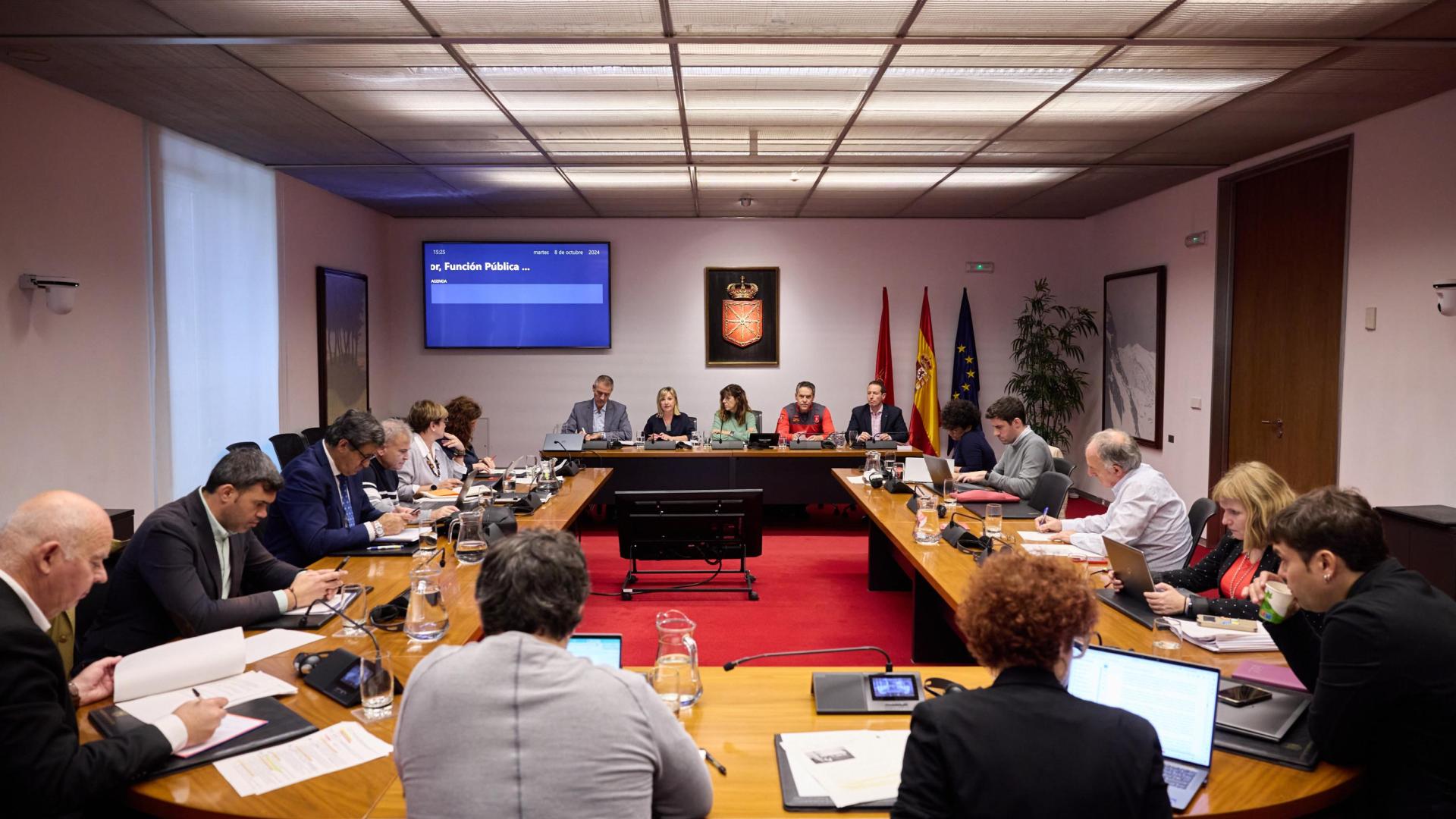 La presidenta Amparo López ha comparecido hoy en comisión en el Parlamento a petición del grupo parlamentario de UPN.