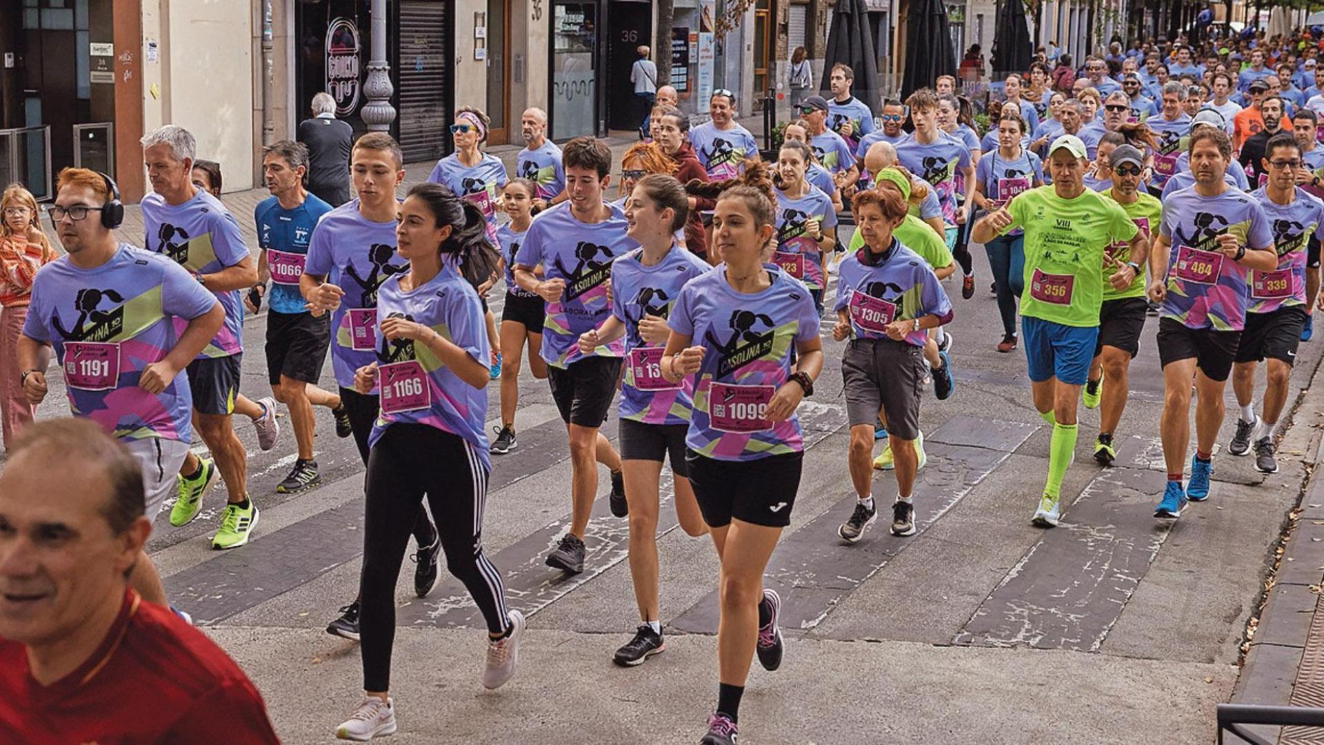 Las calles céntricas de Pamplona se llenarán el domingo de corredores en la Carrera Solidaria Navarra