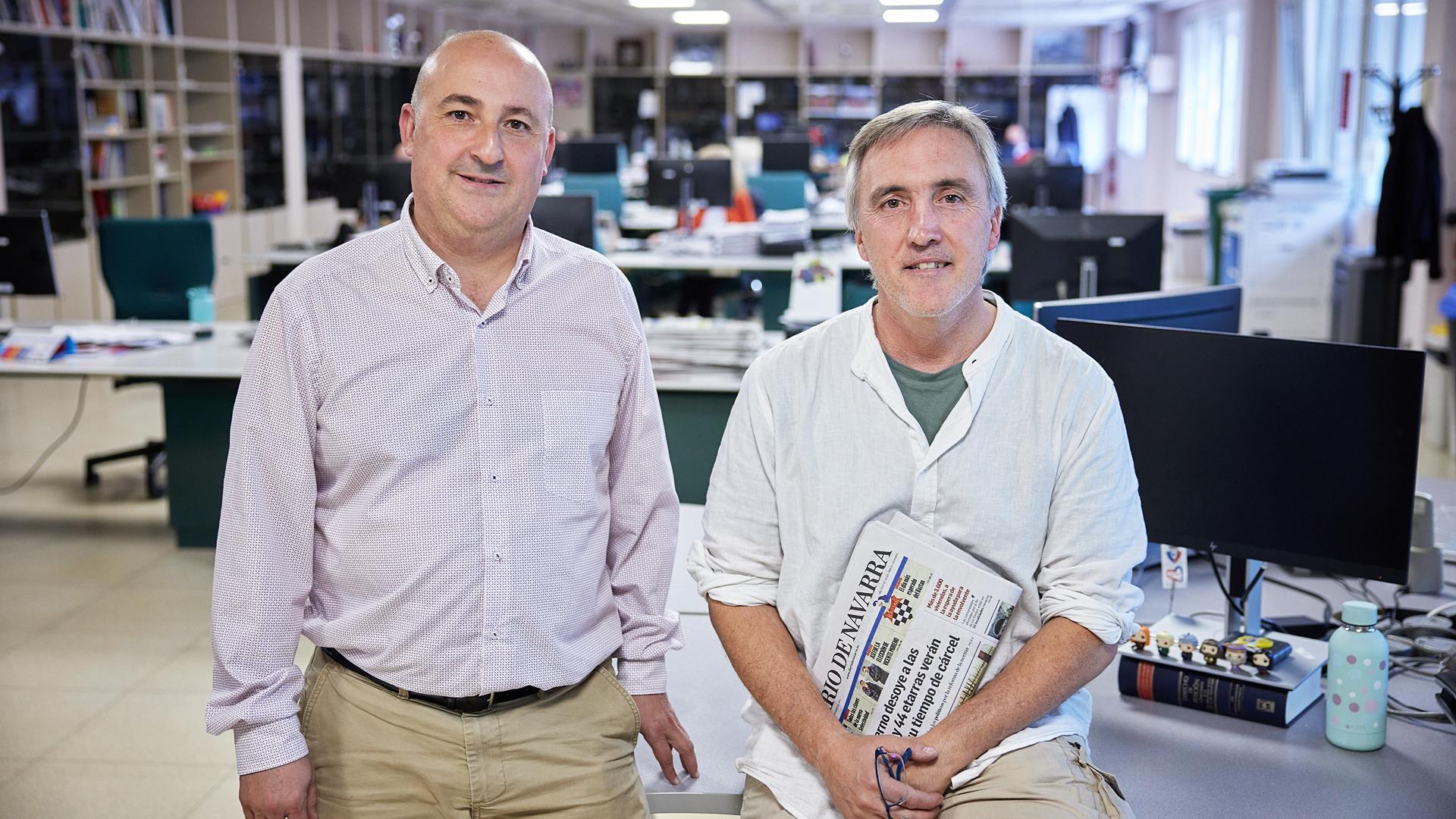 Pedro Gómez e Iván Benítez, fotografiados en la redacción de Diario de Navarra