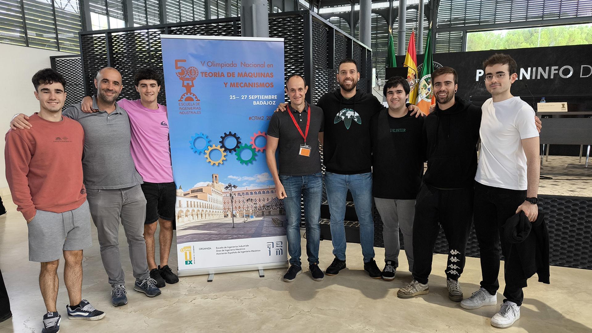 Participantes en la Olimpiada por parte de la UPNA. De izda. a dcha., Unax Uterga, Aitor Plaza, Aimar Echevería, Xabier Iriarte, Jon Lasaga, Xabier Lázaro, Eduardo Martín y Hugo Lozano
