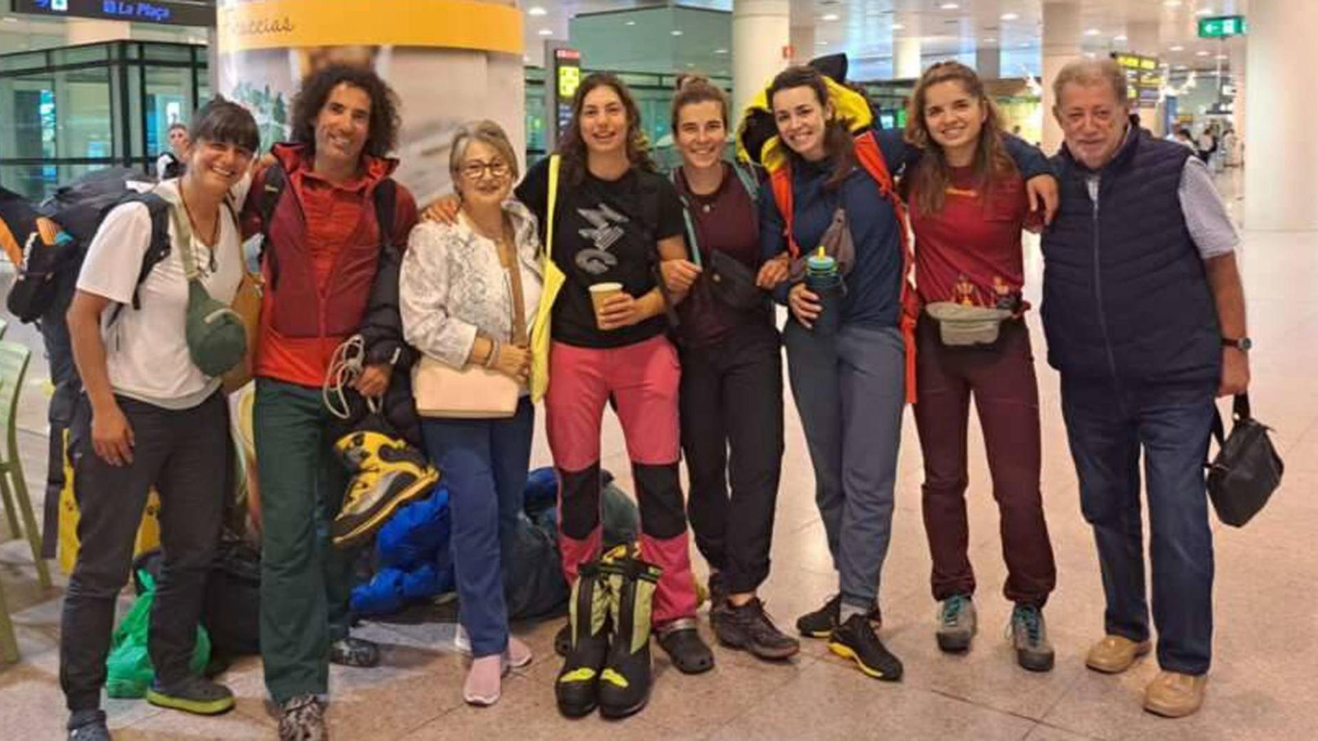 Los integrantes del Equipo Español de Alpinismo femenino han partido ya hacia Nepal para su nuevo reto