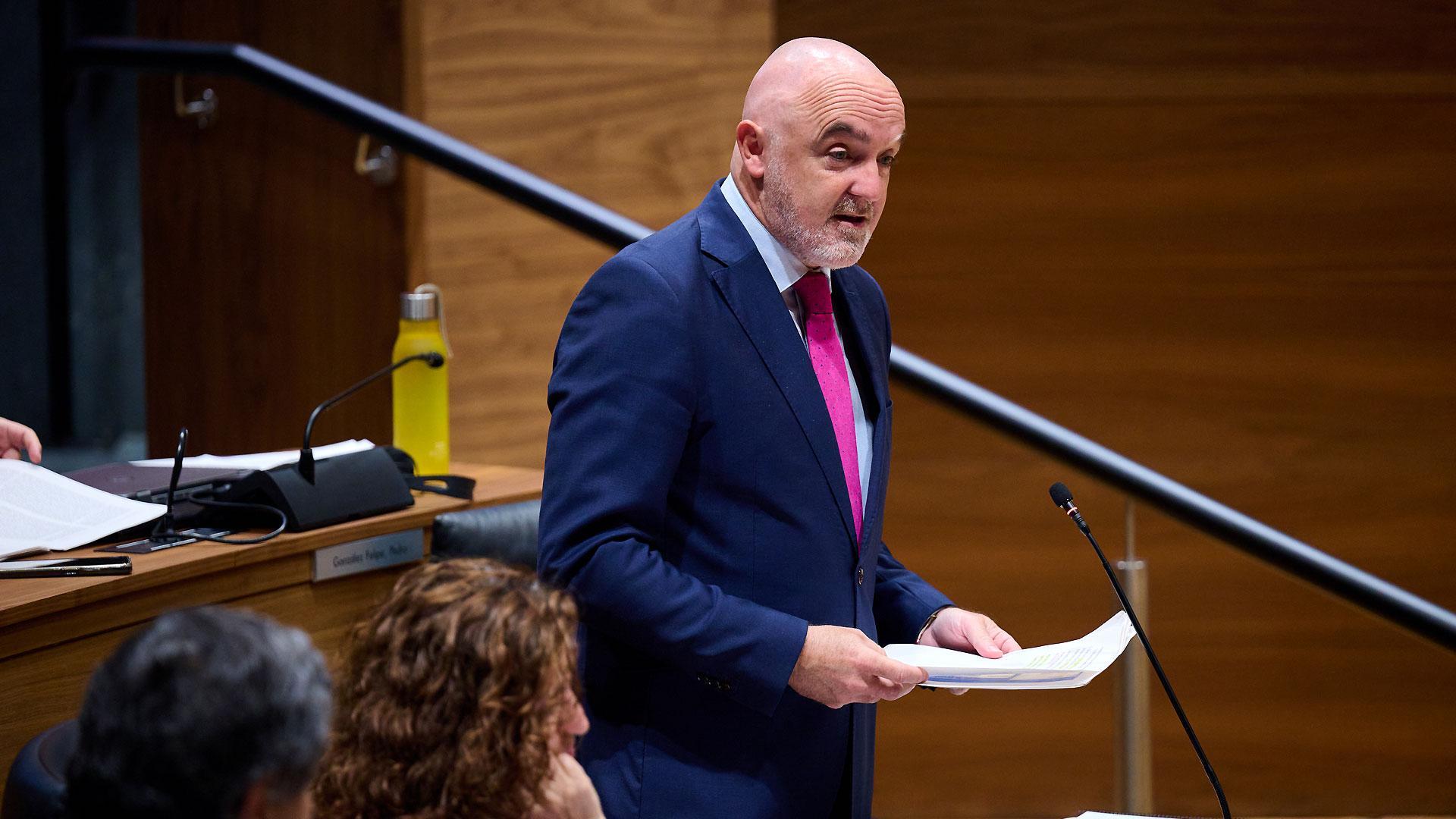 Javier Esparza interviene en el pleno de este jueves