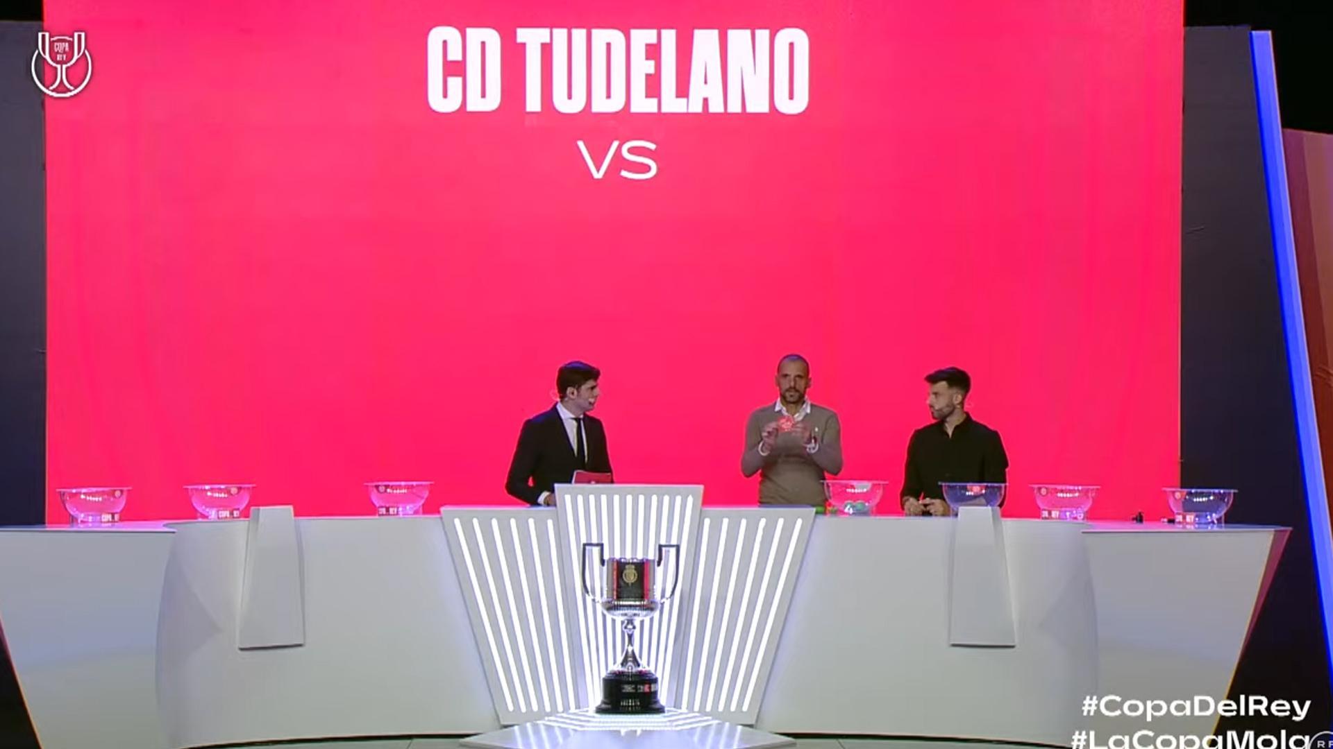 Un momento del sorteo, tras salir la papeleta del Tudelano