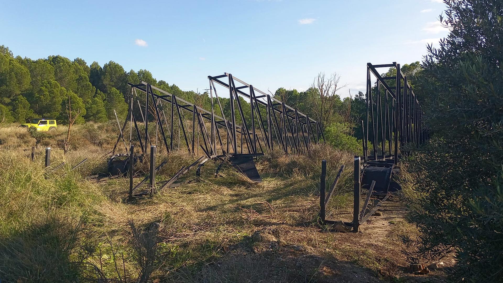 La estructura del toro de Osborne de Tudelas, derribada tras el sabotaje