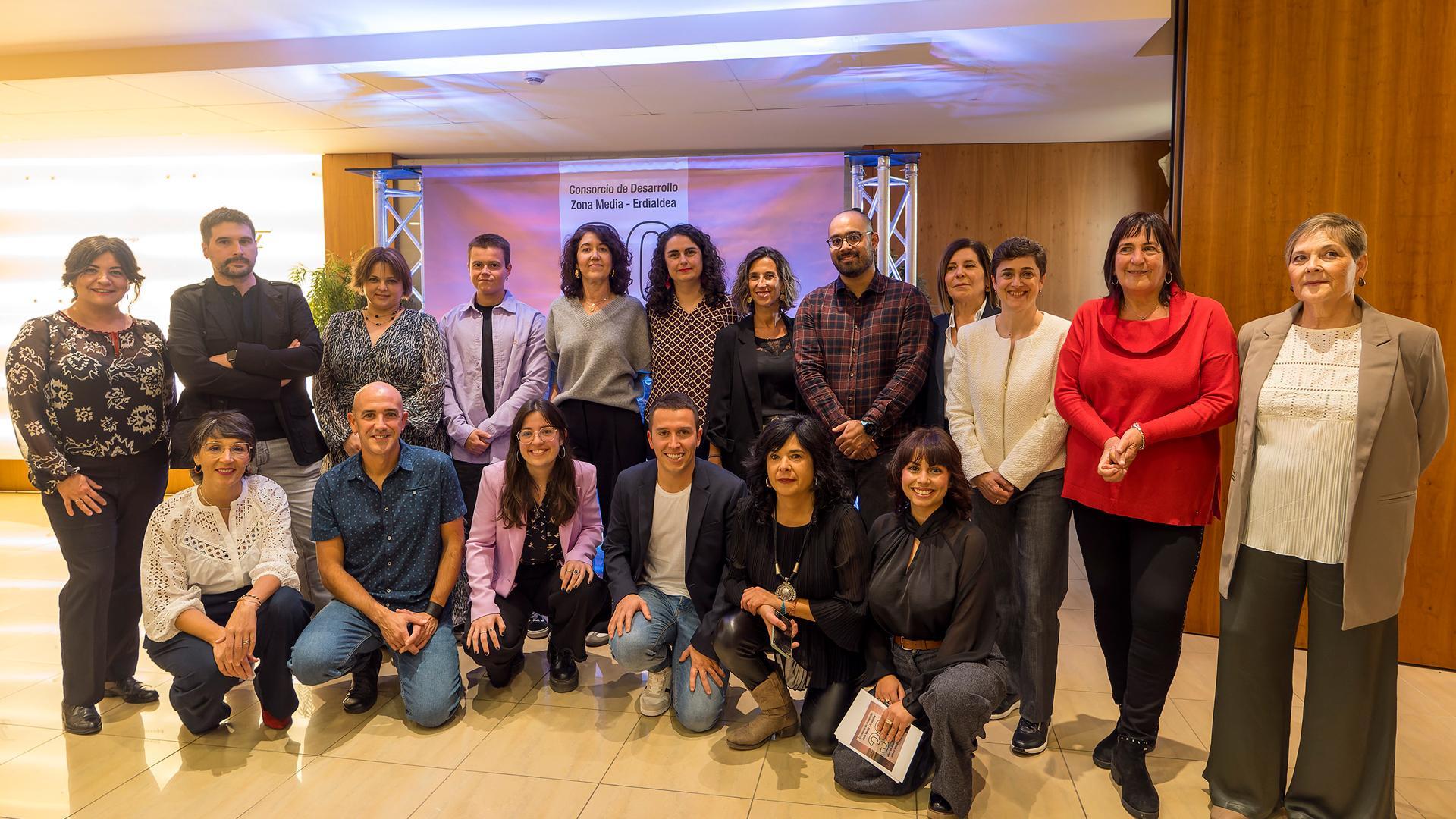 El equipo técnico del Consorcio de Desarrollo de la Zona Media posó en una fotografía de familia antes del inicio del acto