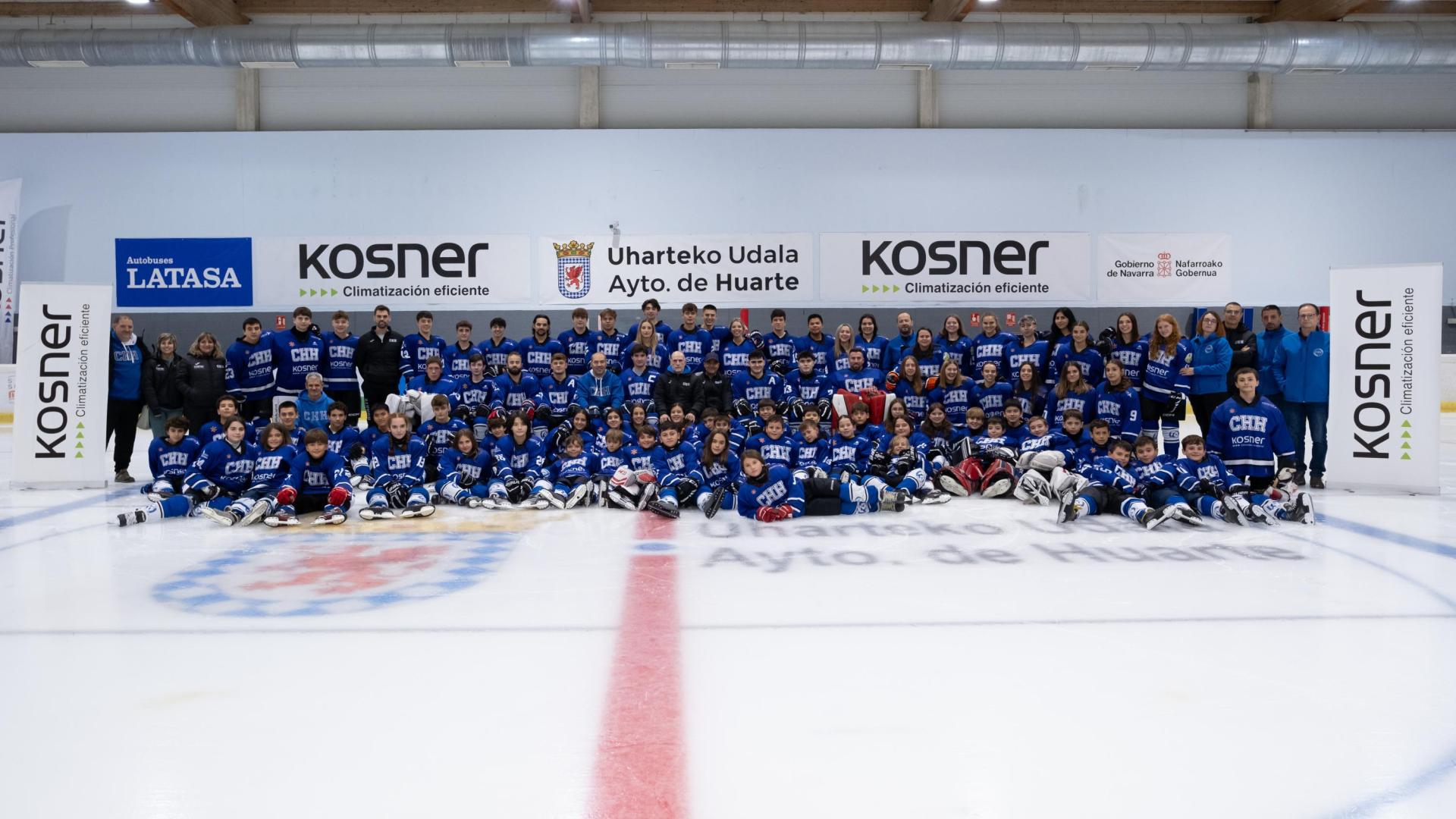 Los seis equipos del Kosner Huarte se presentaron en el Palacio de Hielo