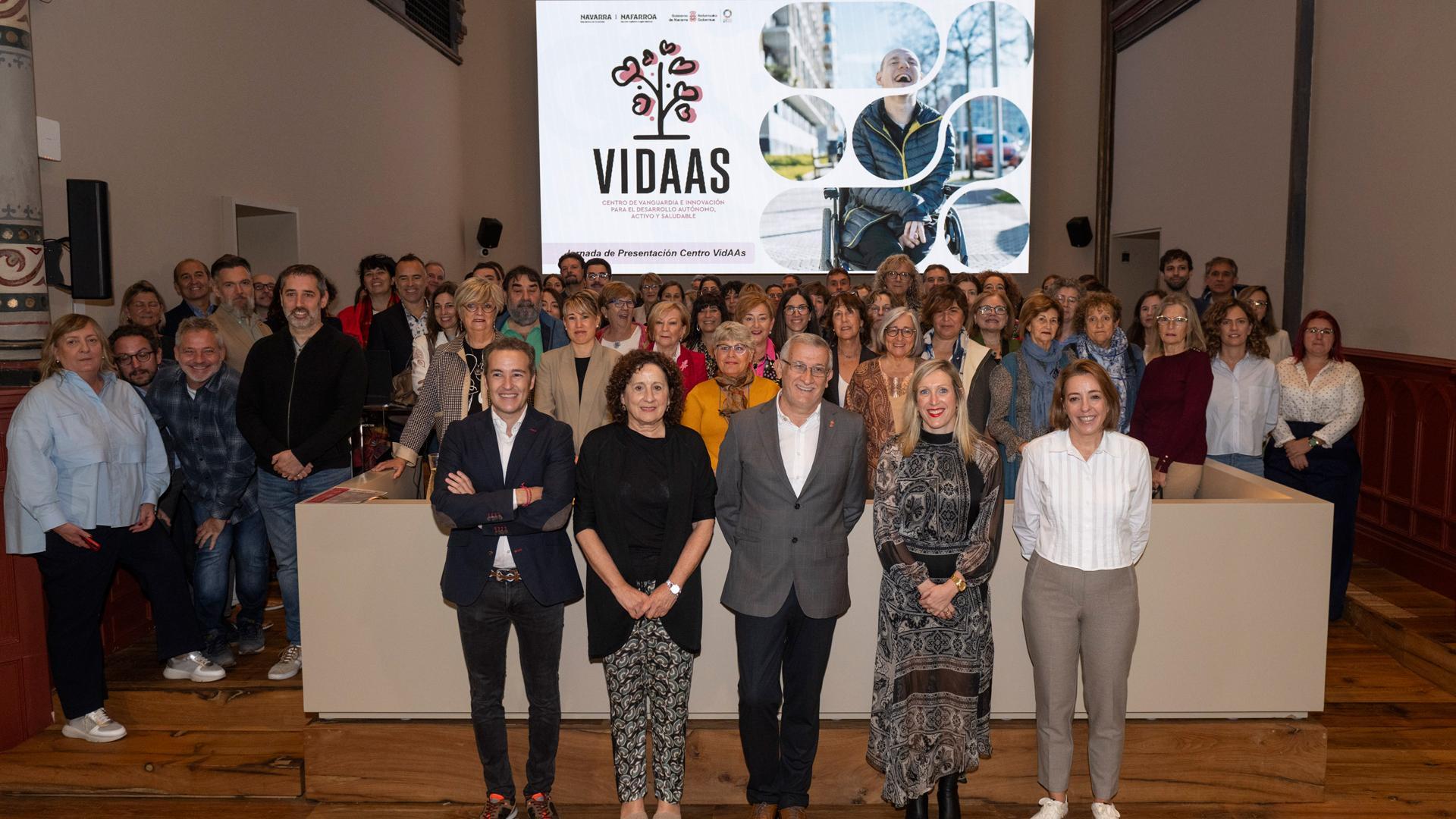 Luis Campos, Carmen Maeztu, Félix Taberna, Patricia Fanlo e Idoia Urmeneta, en la presentación del centro de innovación social VidAAs