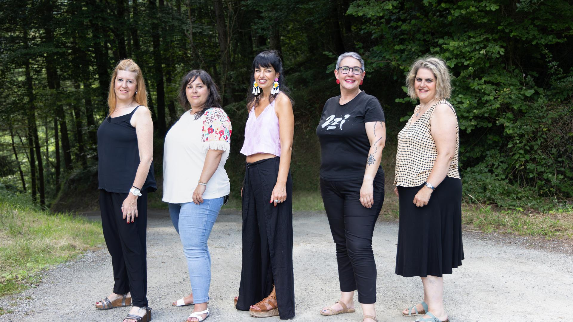 Desde la izquierda, Jaione Zabalo Juantorena, Edurne Mutuberria Estanga, Esther Riaño Zabaleta, Izaskun Iparragirre Baleztena y Edurne Lamuedra Rodríguez