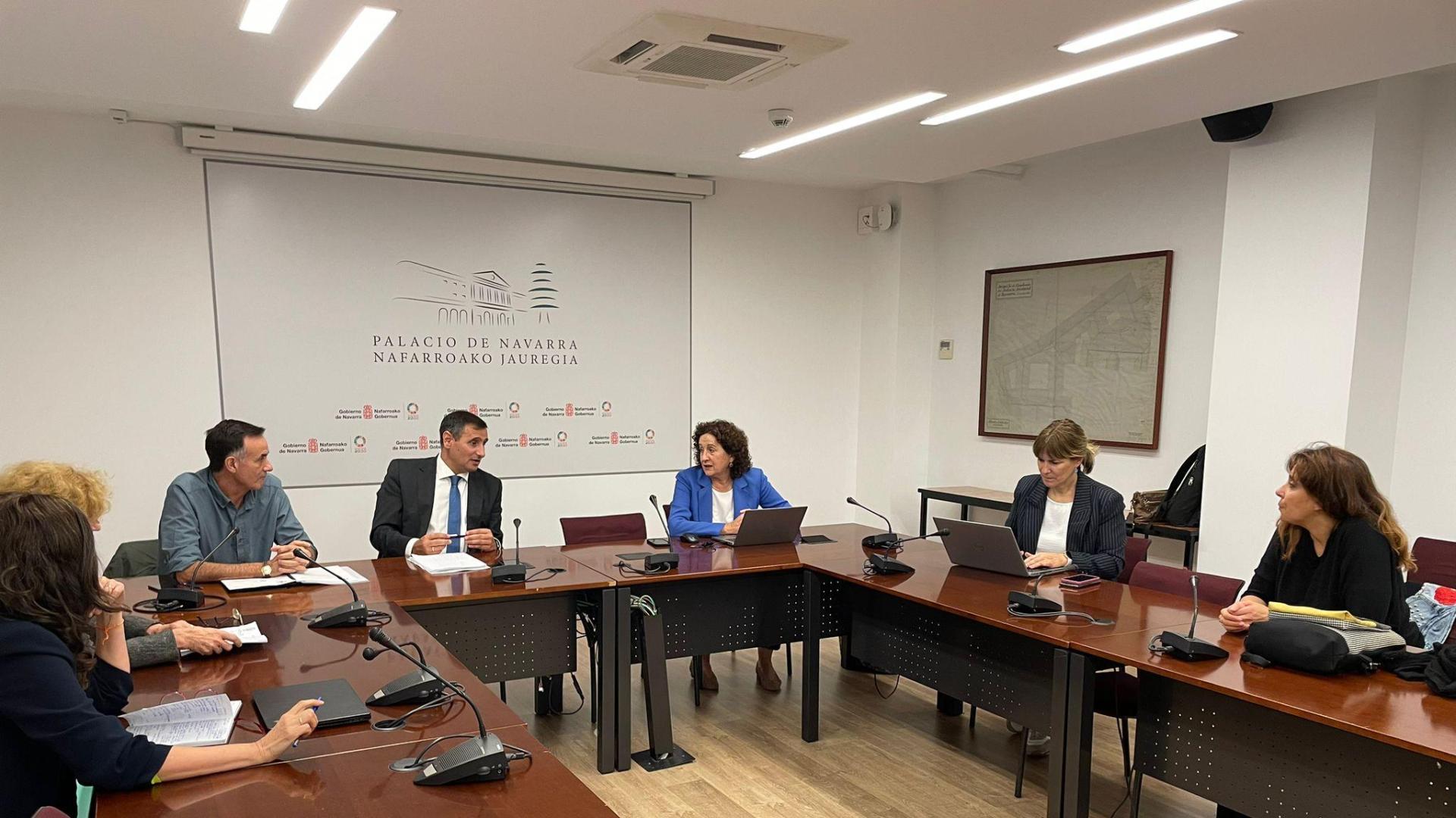 Un momento de la reunión que ha celebrado esta mañana el jurado del Premio Navarro a la Solidaridad en el Palacio de Navarra.