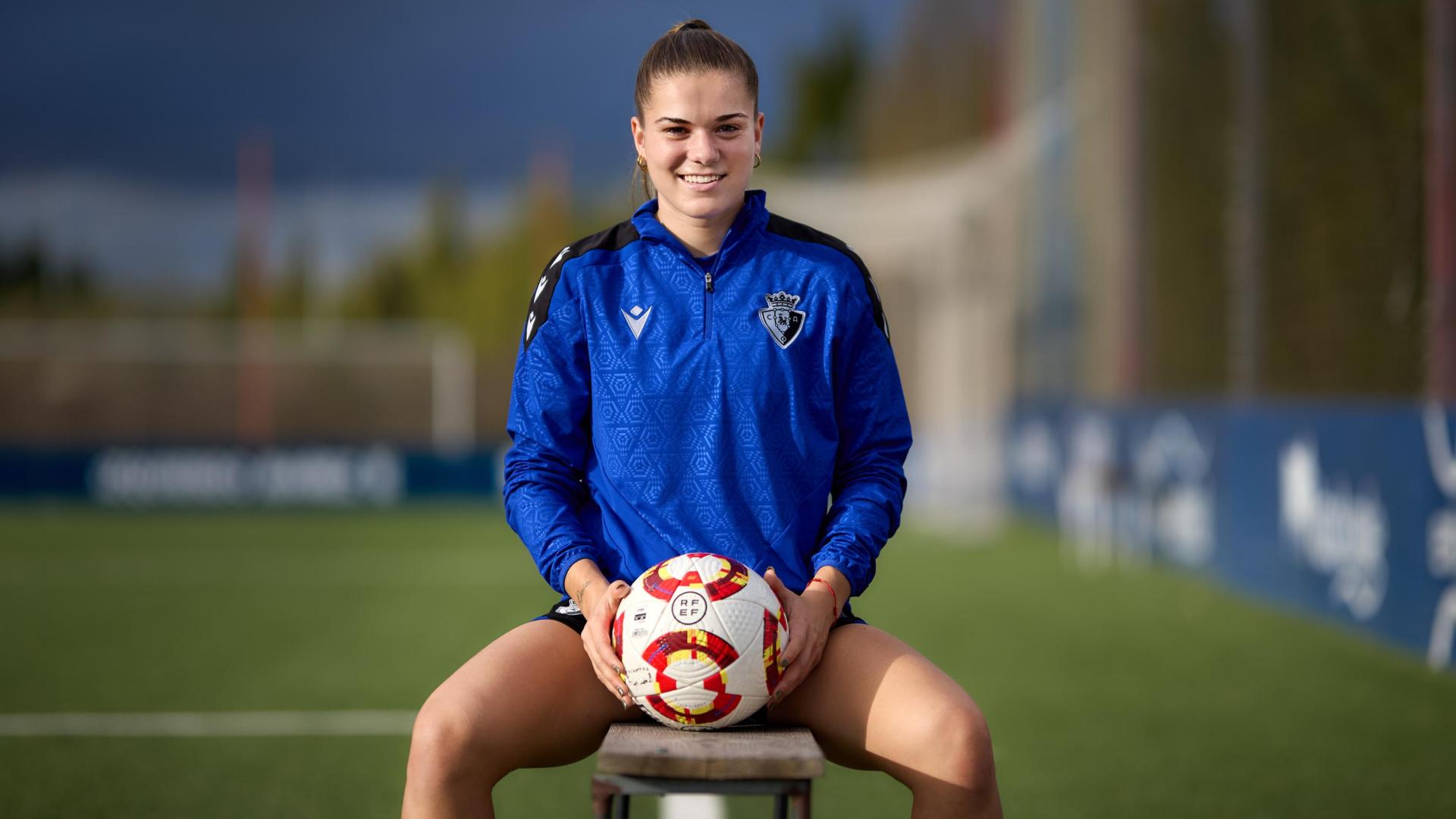 A: J.P. Urdíroz
F: 16-10-2024
P: María Barquero
L: Pamplona. Instalaciones del C.A. Osasuna en Tajonar.
T: Fútbol Femenino. Entrevista a María Barquero.