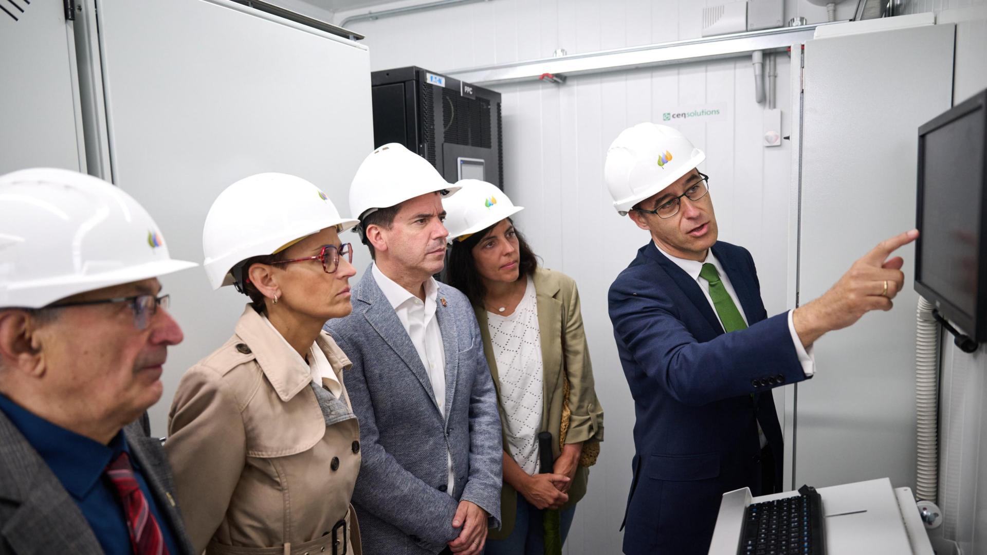 Inauguración de  la batería instalada por i-DE en Valcarlos.