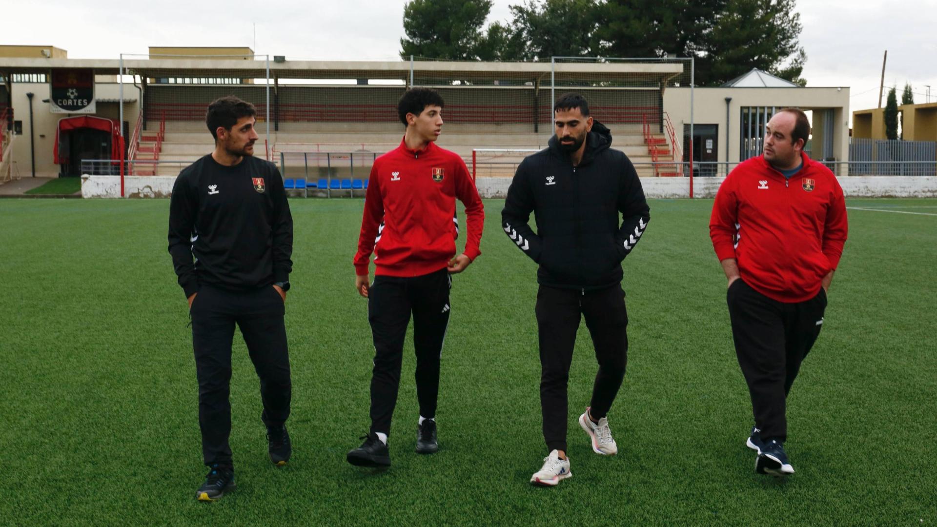 Los jugadores del Cortes Mikel Pascual, Tazghat, Mikel Cabrejas y el presidente Tasio Sanz, en el San Francisco Javier de la localidad ribera