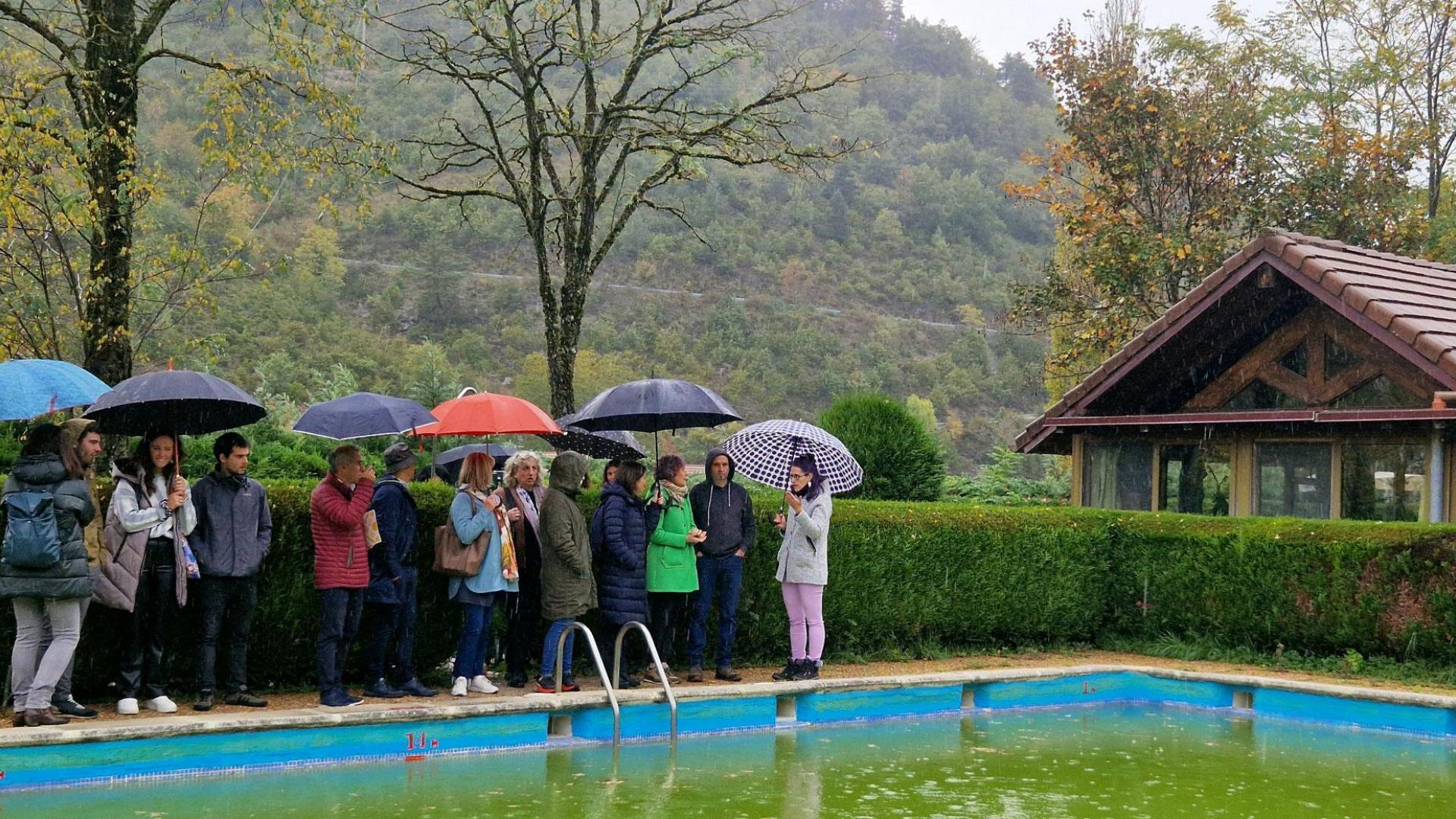 Visita de autoridades al camping público Murkuzuria de Esparza de Salazar, donde se intervendrá.