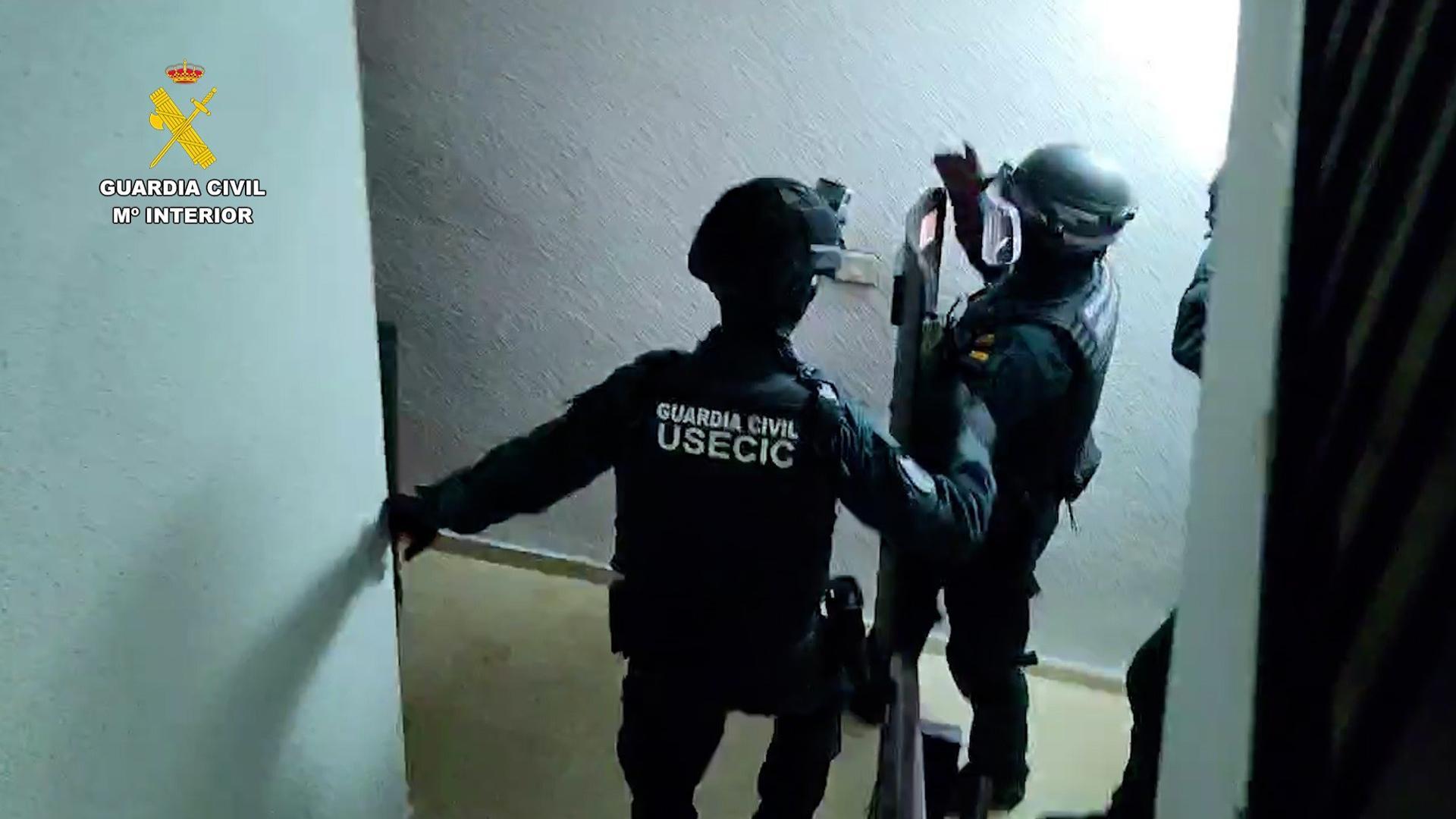Tres detenidos por retener en "granjas humanas" a personas para controlar sus cuentas bancarias