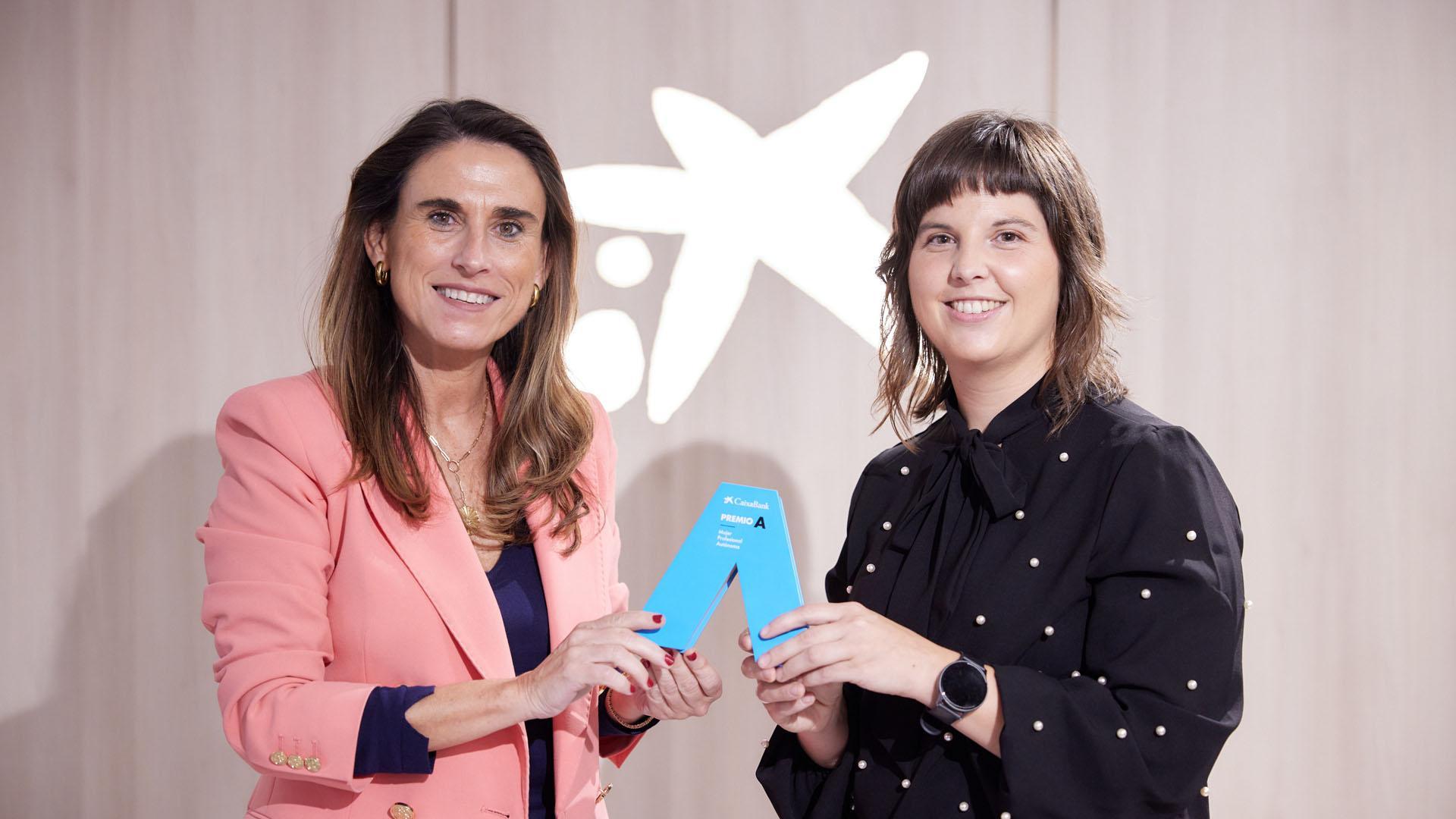 Entrega a Irache Echeverría del Premio A Mujer Empresaria Autónoma de CaixaBank