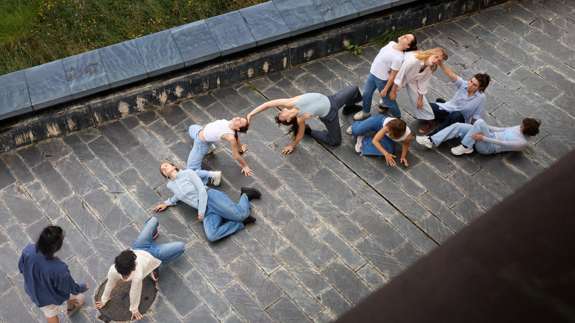 Alumnos de La Faktoria Choreographic Center, durante la presentación de 'In Perspective' en el Museo Oteiza de Alzuza