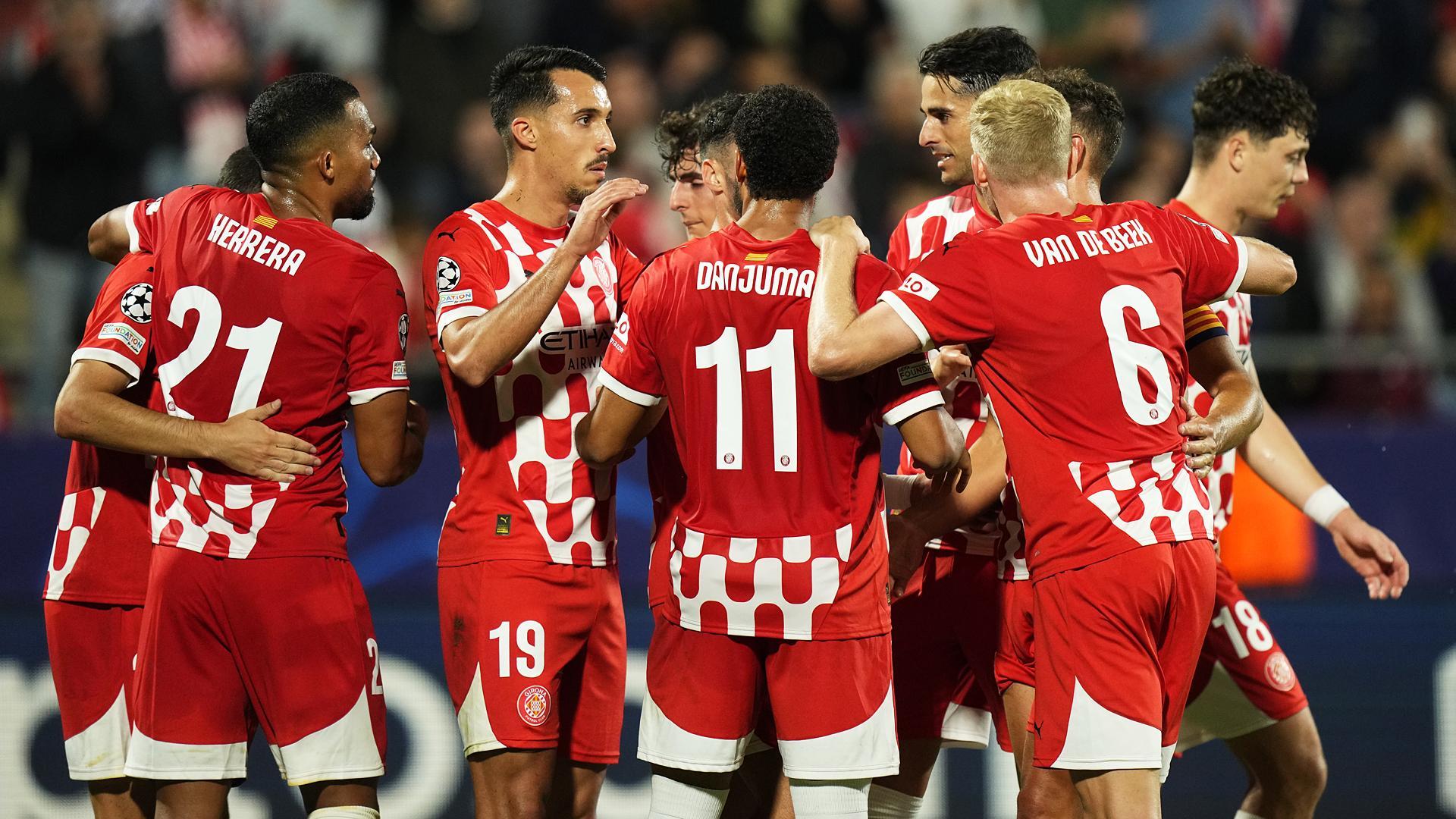 Los jugadores del Girona celebran uno de los dos tantos anotados contra el Slovan de Bratislava