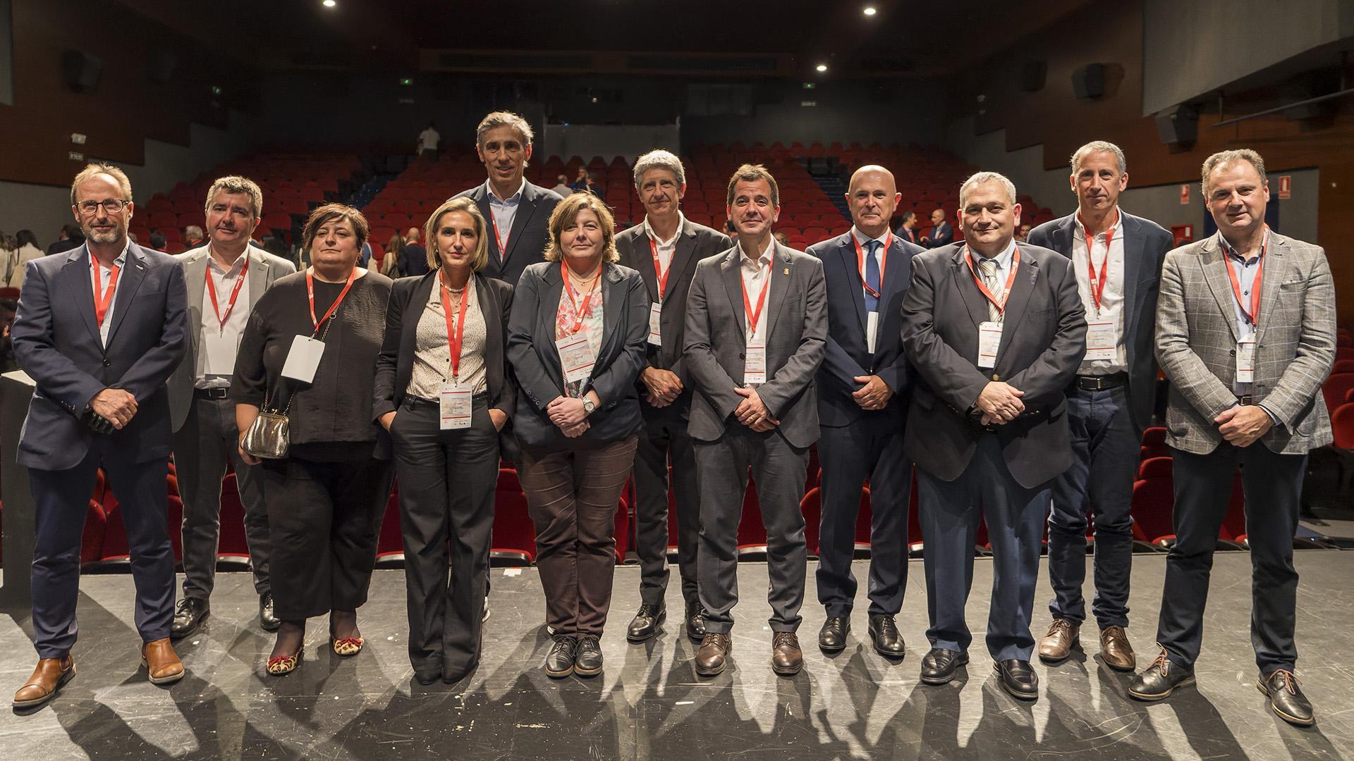 El ‘corazón’ de Laseme, integrantes de su junta directiva (en el centro la gerente, María Luisa Elguea) y el consejero Irujo al acabar el acto