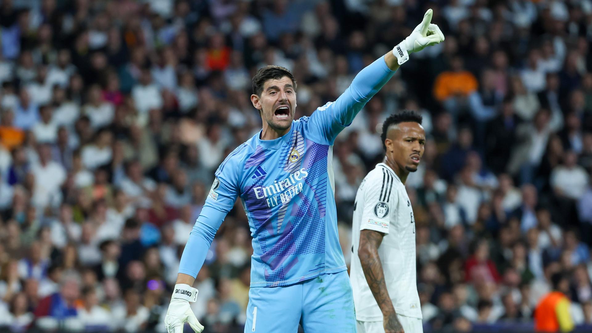 El guardameta belga del Real Madrid, Thibaut Courtois, durante el encuentro correspondiente a la fase regular de la Liga de Campeones entre Real Madrid y Borussia Dortmund