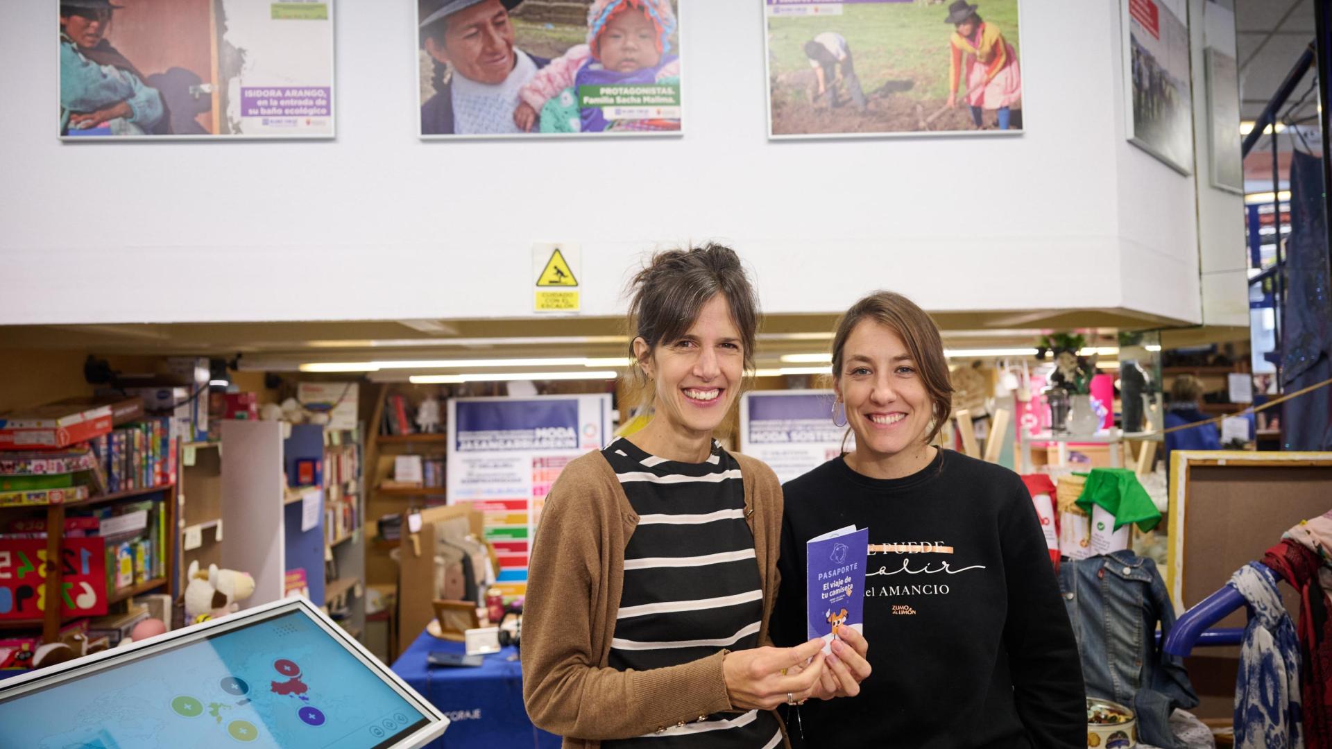 Laura Irurzun e Isabel Alfaro, coordinadoras de 'El viaje de tu camiseta'