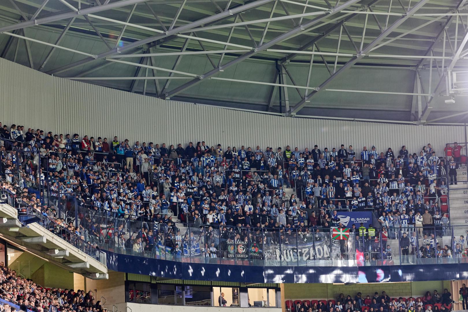 La hinchada de la Real en Pamplona en un espacio menos cerrado. La imagen es del partido de Copa de enero