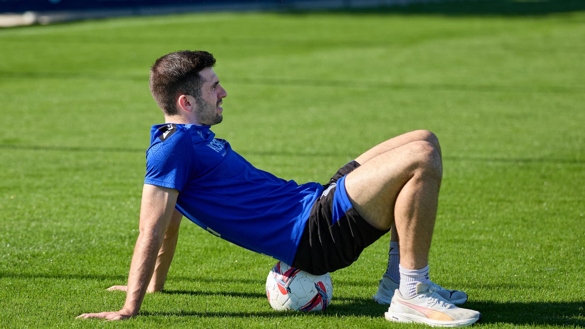 Jesús Areso, esta semana en el césped del campo de entrenamiento de Tajonar