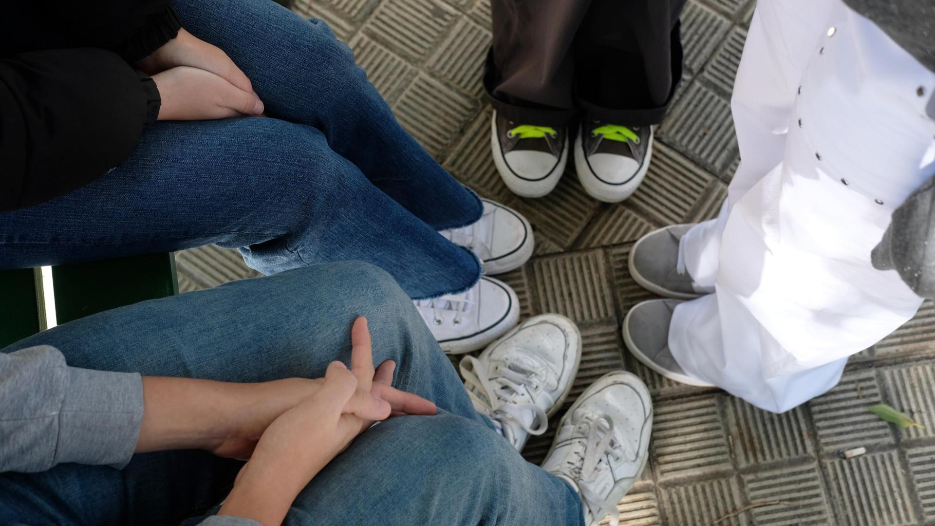 Cuatro jóvenes de 16 años abordan la soledad no deseada y coinciden al afirmar que urge un plan social contra esta realidad
